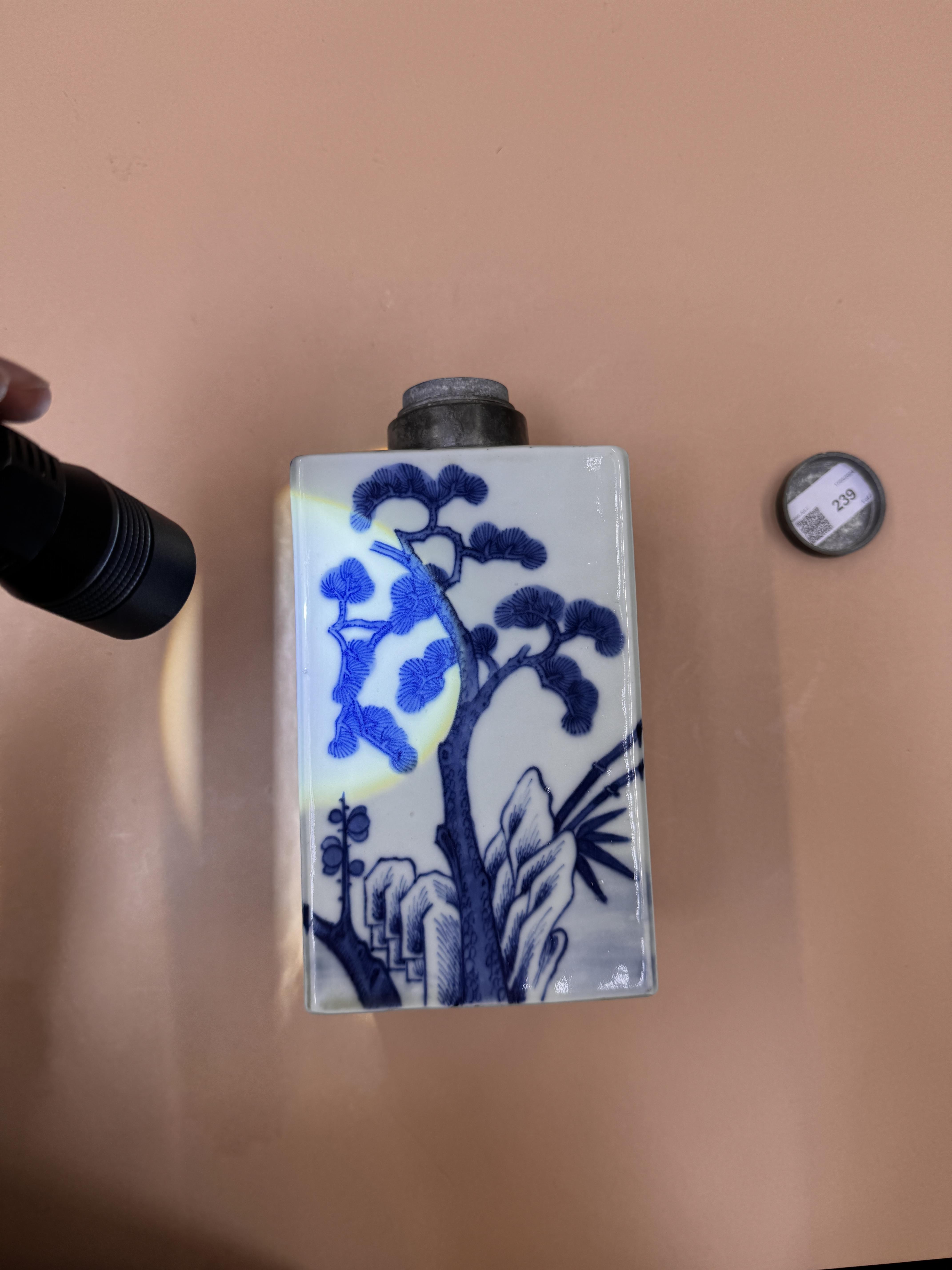 A CHINESE BLUE AND WHITE 'THREE FRIENDS OF WINTER' TEA CADDY 清嘉慶 青花歲寒三友方罐 《嘉慶年製》款 - Image 13 of 14