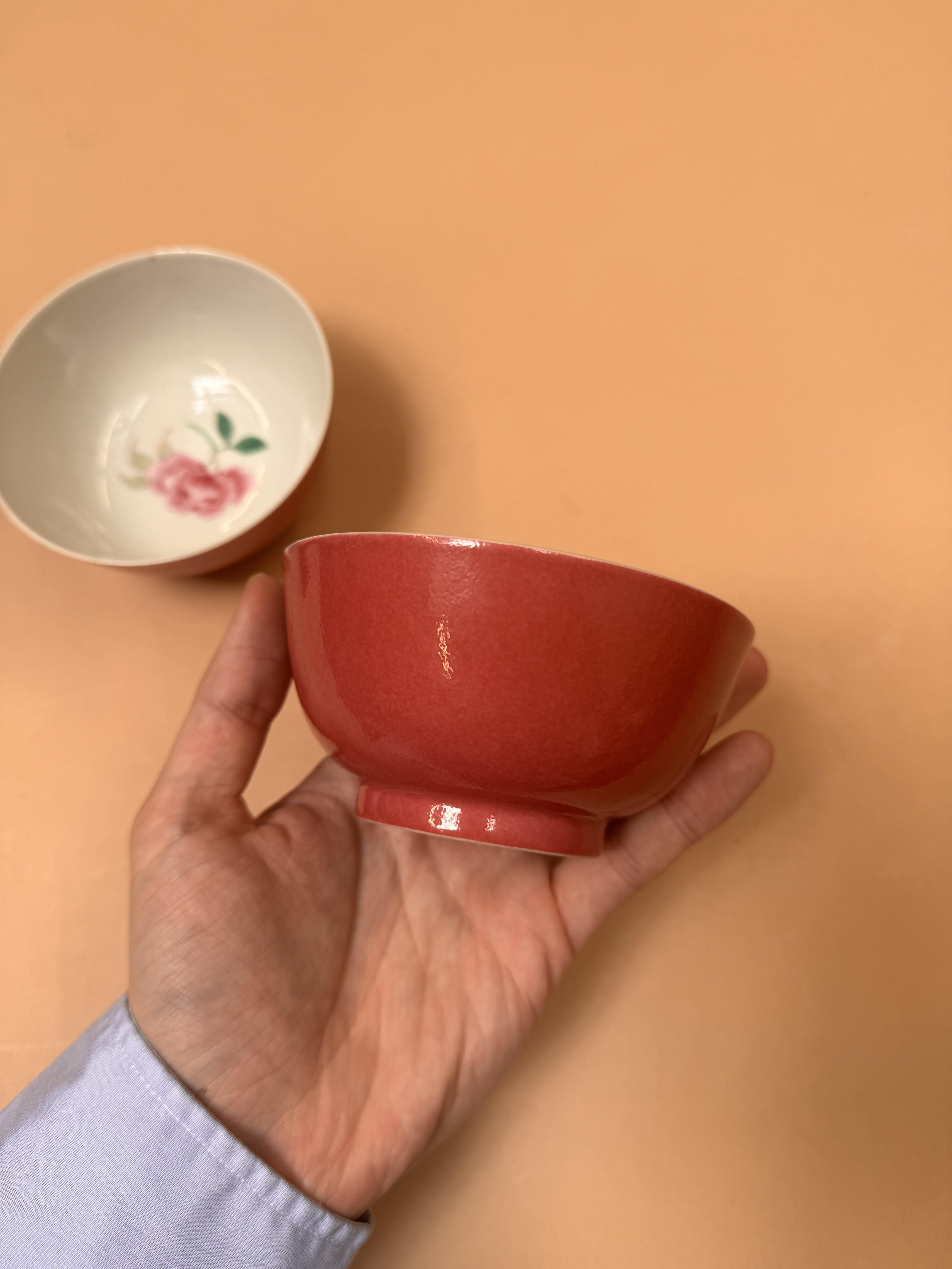 A PAIR OF CHINESE MONOCHROME PINK-GLAZED BOWLS 晚清 胭脂紅釉盌一對 - Image 20 of 21