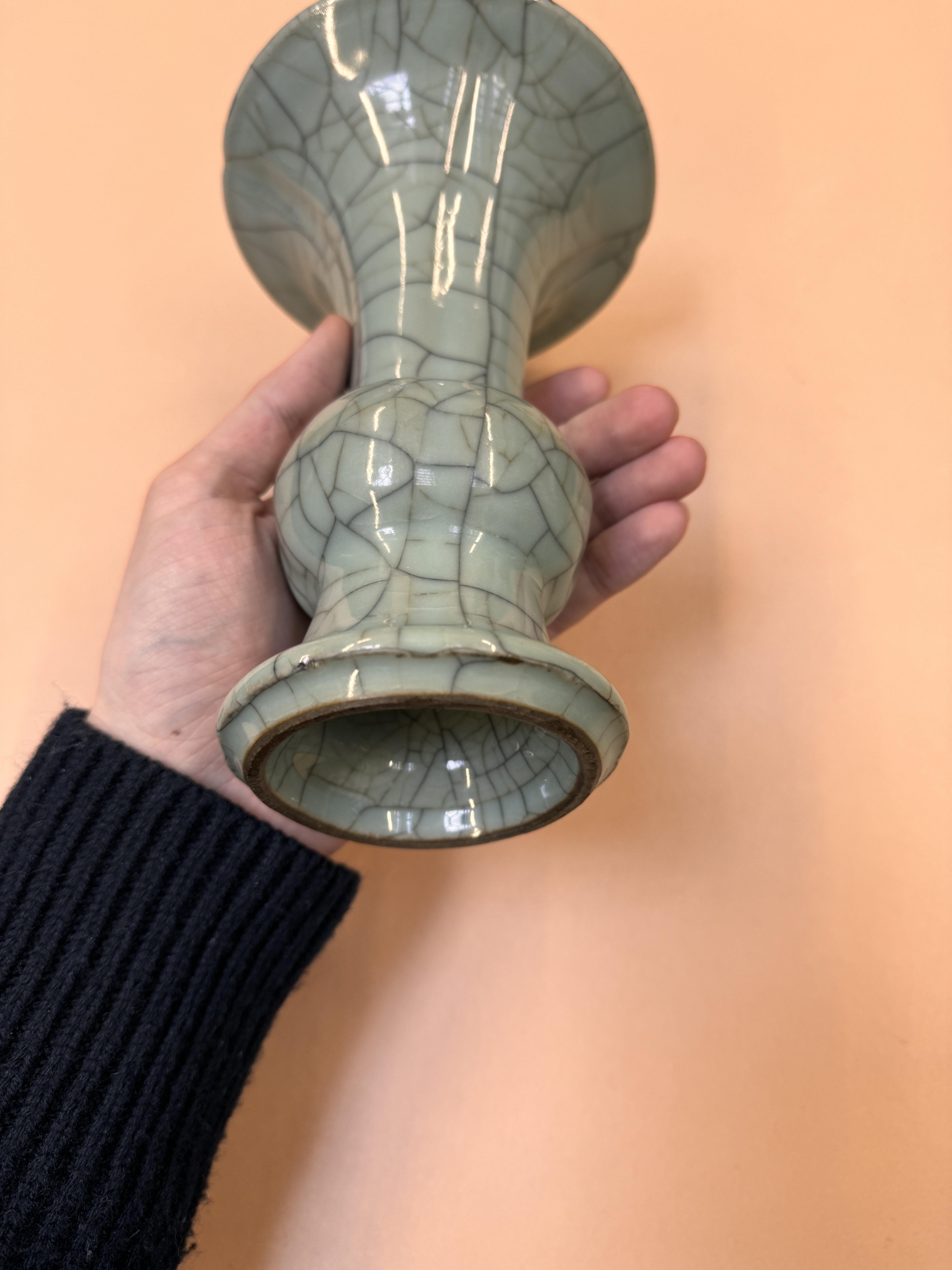 A CHINESE GUAN-TYPE VASE, GU 清 仿官窯觚 - Image 17 of 36