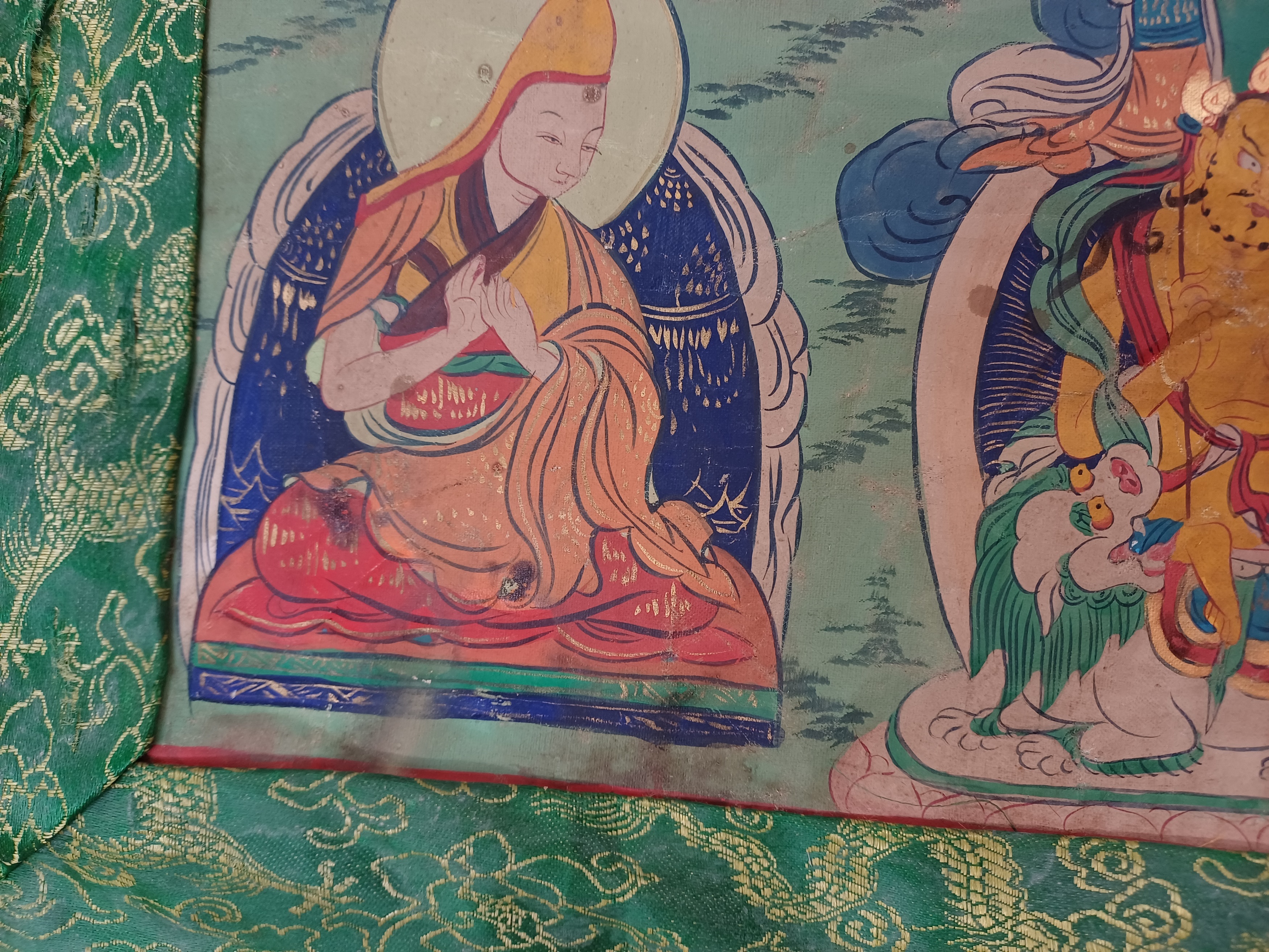 A TIBETAN PAINTED THANGKA OF TSONGKHAPA 十九世紀 藏傳宗喀巴唐卡 - Image 14 of 23