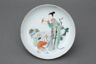 A CHINESE FAMILLE-VERTE 'LADY WITH CHILD' DISH 清康熙 仕女嬰戲圖圖紋盤