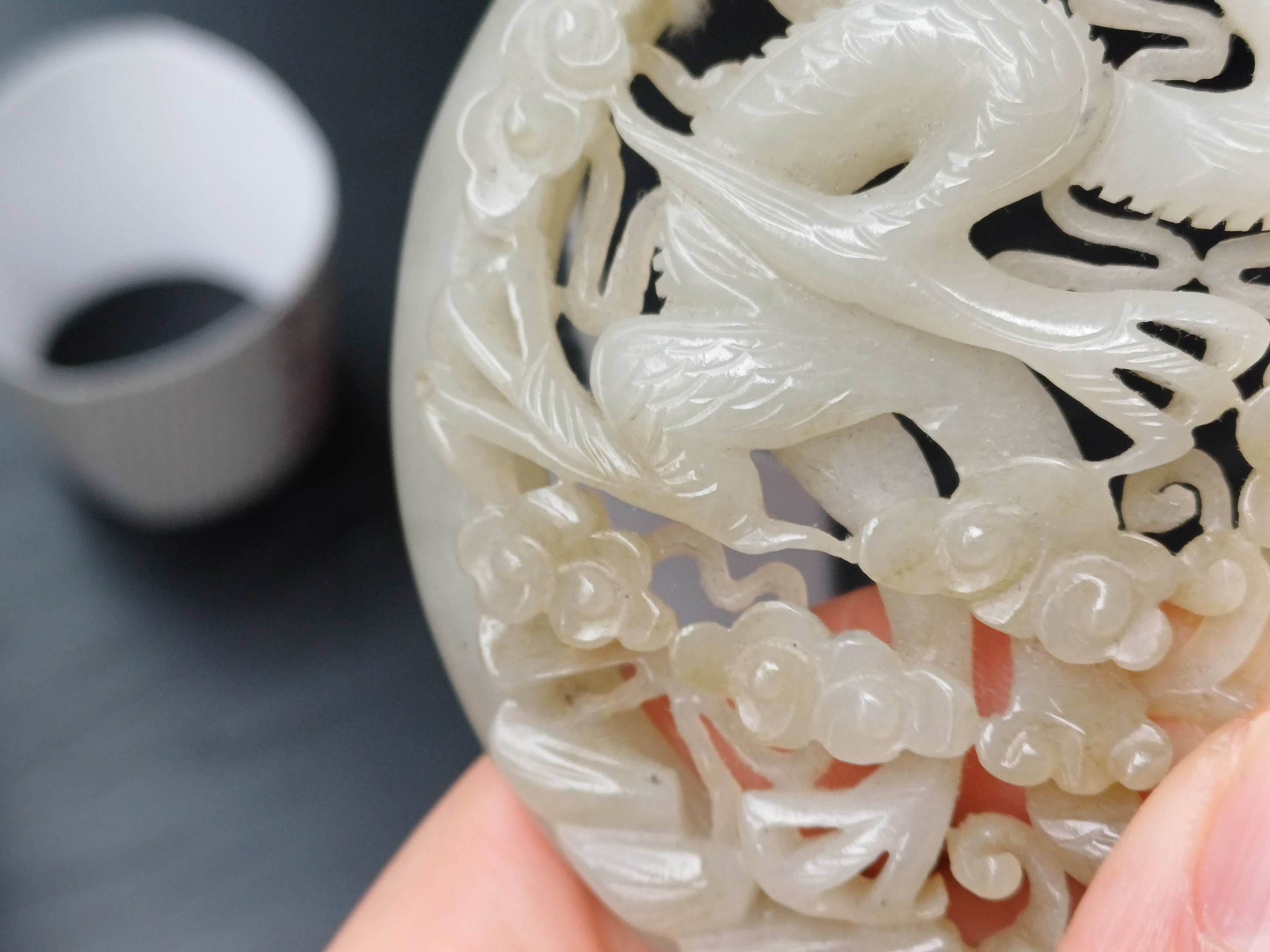 A CHINESE RETICULATED WHITE AND RUSSET JADE 'DRAGON' ROUND PLAQUE 十九世紀 白玉糖色龍趕珠紋珮 - Image 6 of 10