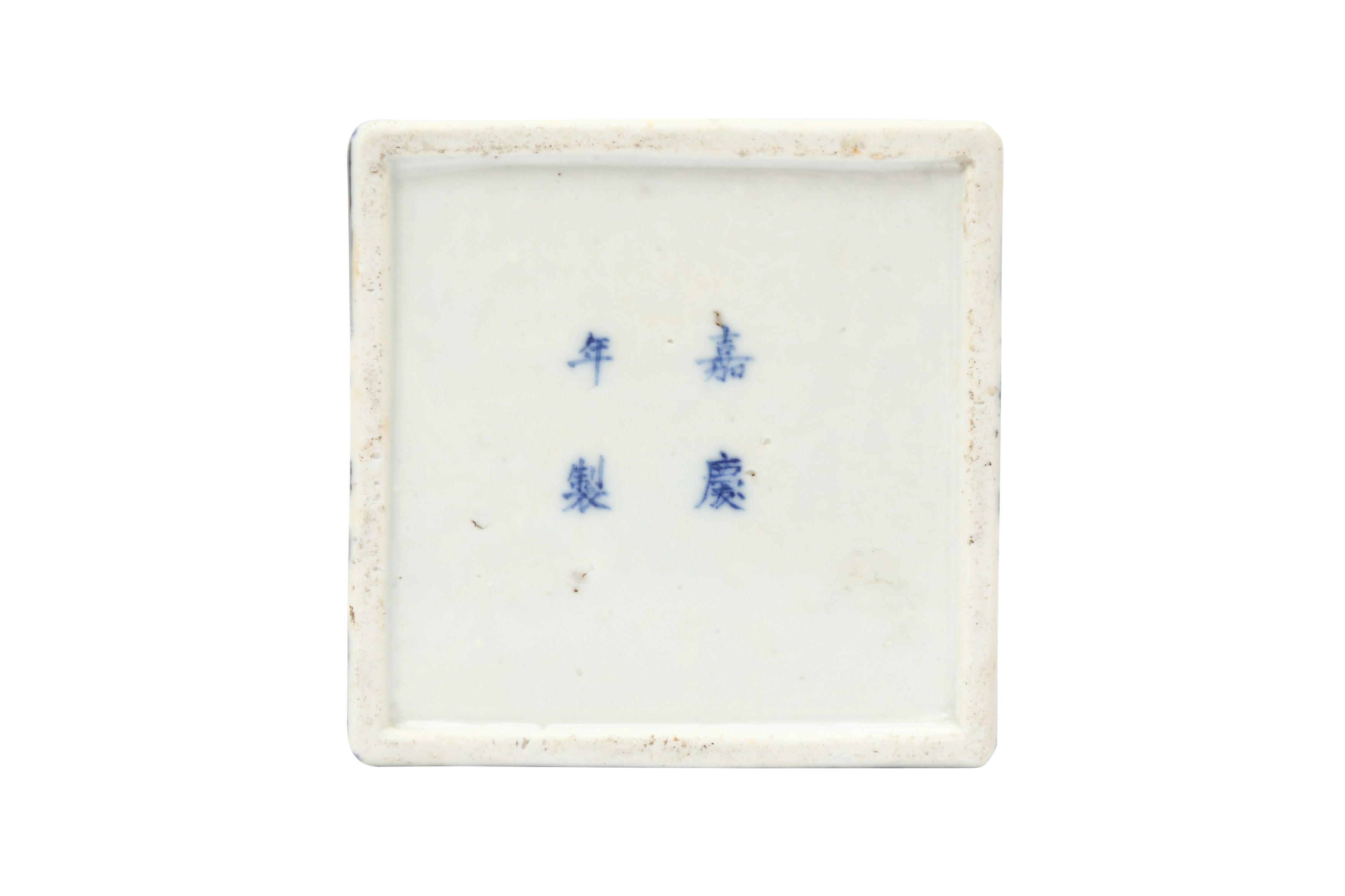 A CHINESE BLUE AND WHITE 'THREE FRIENDS OF WINTER' TEA CADDY 清嘉慶 青花歲寒三友方罐 《嘉慶年製》款 - Image 3 of 14