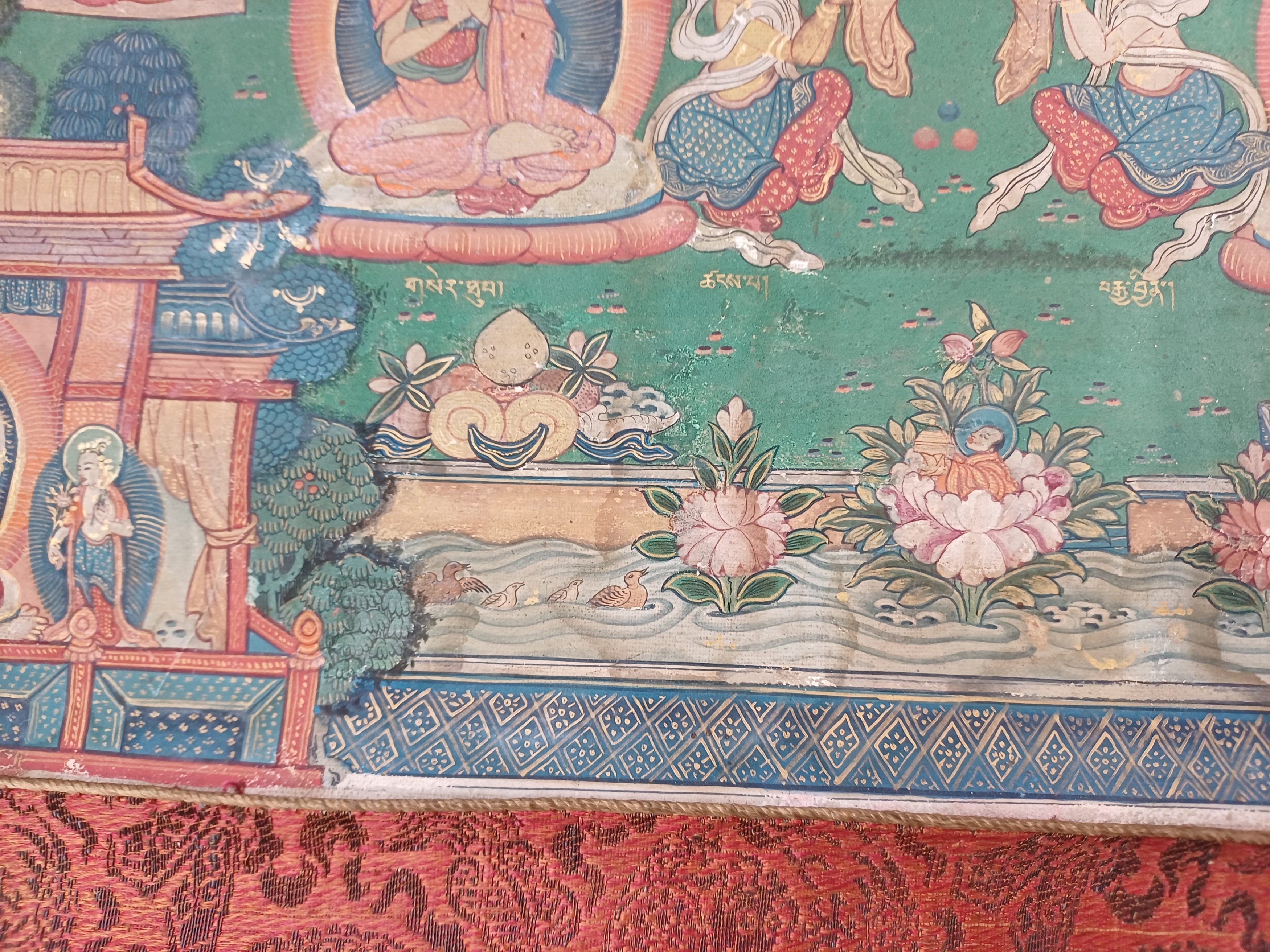 A TIBETAN PAINTED THANGKA OF BUDDHA SHAKYAMUNI 十八世紀 藏傳釋迦牟尼佛像唐卡 - Image 9 of 18