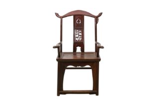 A CHINESE RED-PAINTED ELM WOOD CHAIR 清十八至十九世紀 櫸木官帽椅