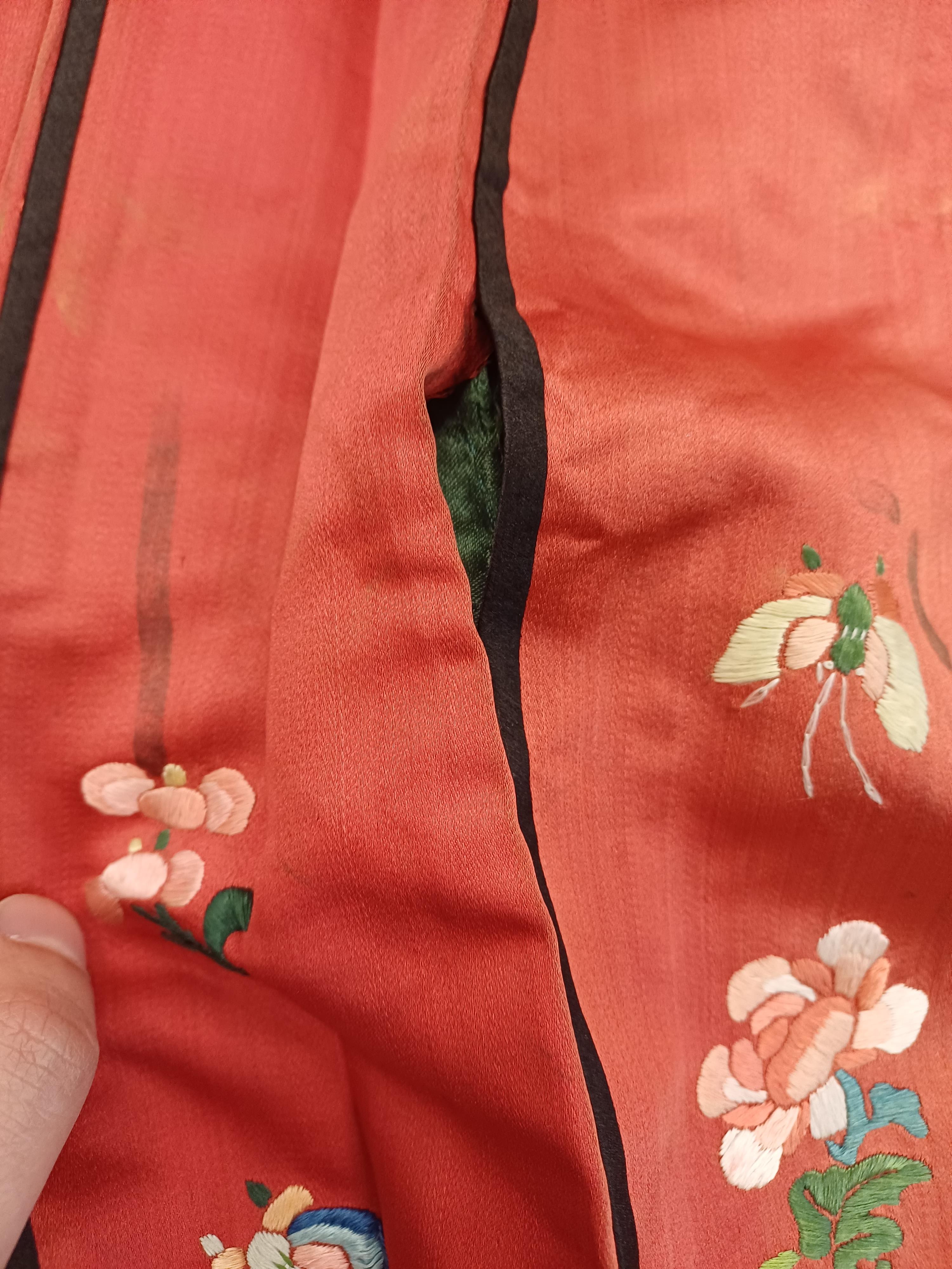 A CHINESE SILK EMBROIDERED RED-GROUND SKIRT 十九世紀 紅地緞繡花卉紋裙 - Image 11 of 20