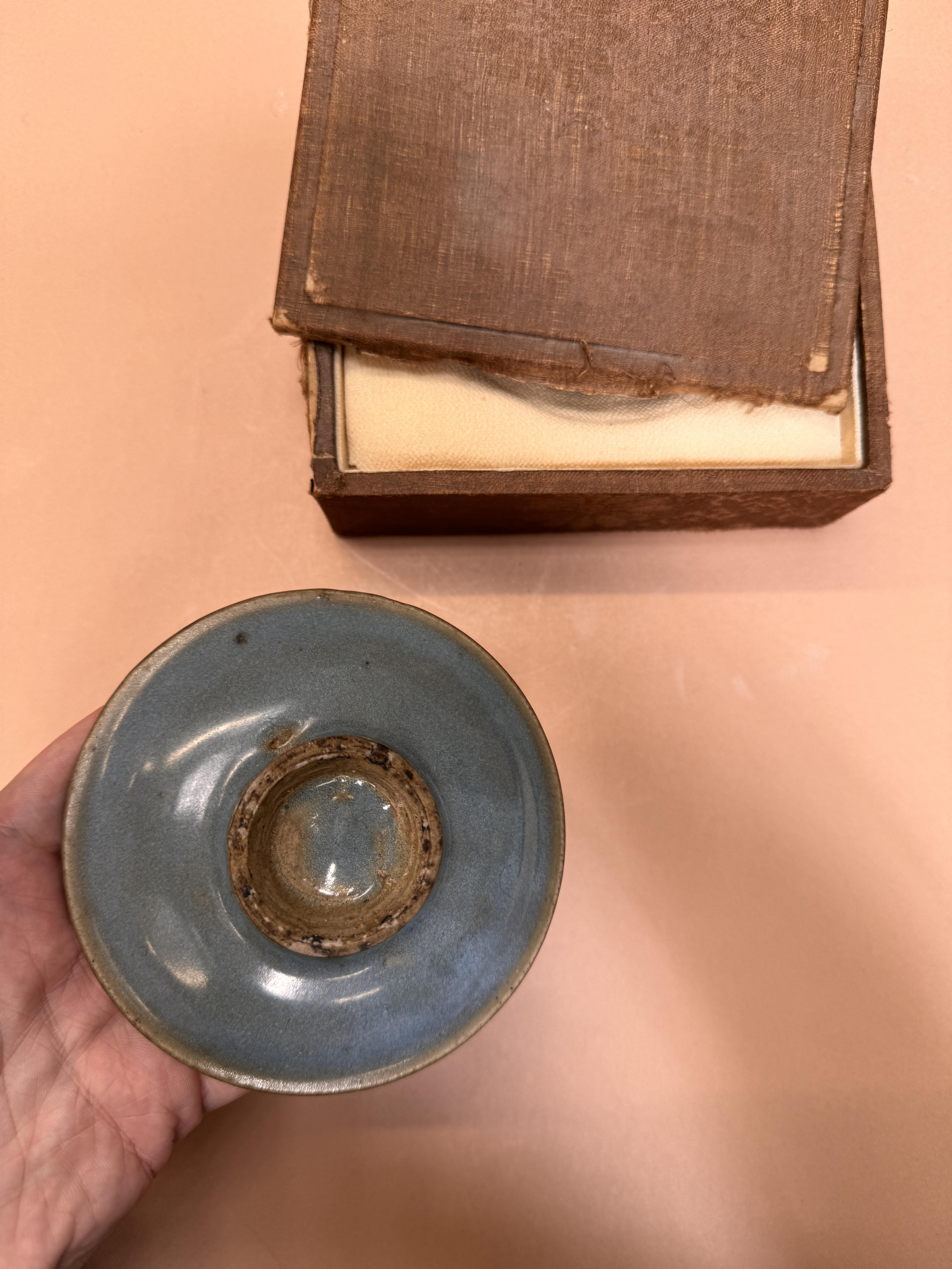 A SMALL CHINESE 'JUN' BLUE-GLAZED SHALLOW DISH 宋 鈞窯盤 - Image 20 of 24