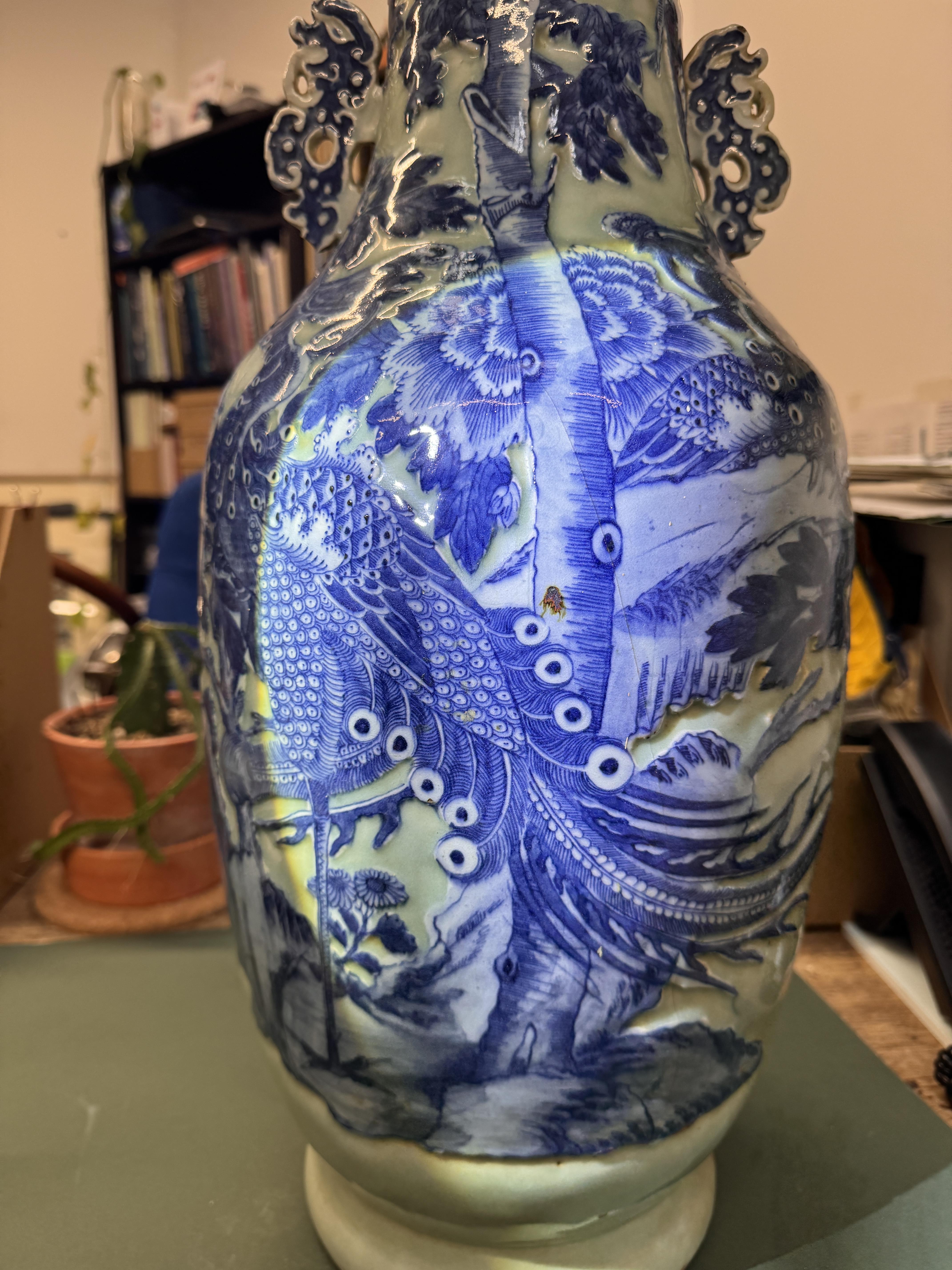 A LARGE CHINESE BLUE AND WHITE CELADON-GROUND 'PHOENIXES' VASE 清十九世紀 青花青地鳳紋雙螭龍紋瓶 - Image 10 of 12