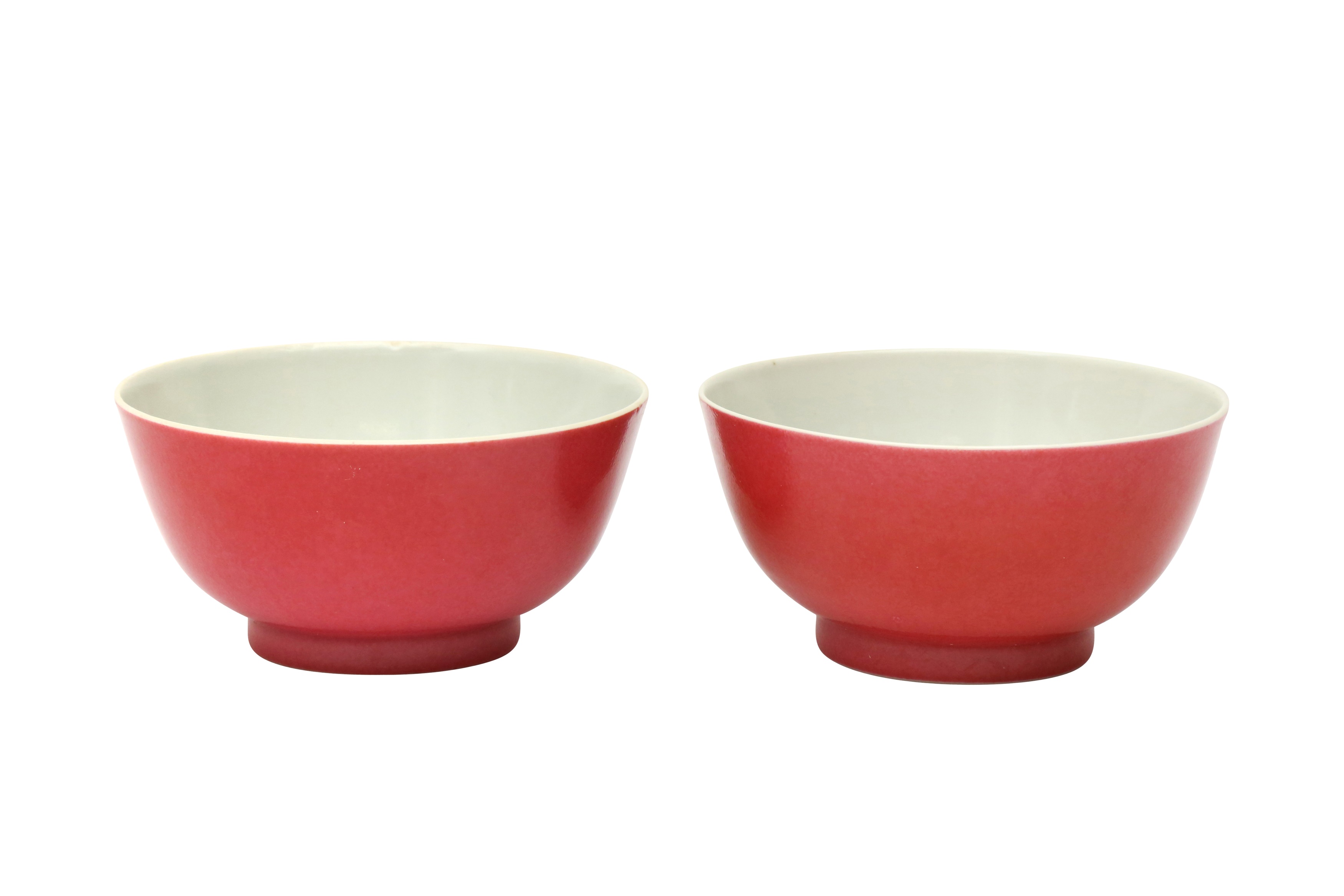 A PAIR OF CHINESE MONOCHROME PINK-GLAZED BOWLS 晚清 胭脂紅釉盌一對