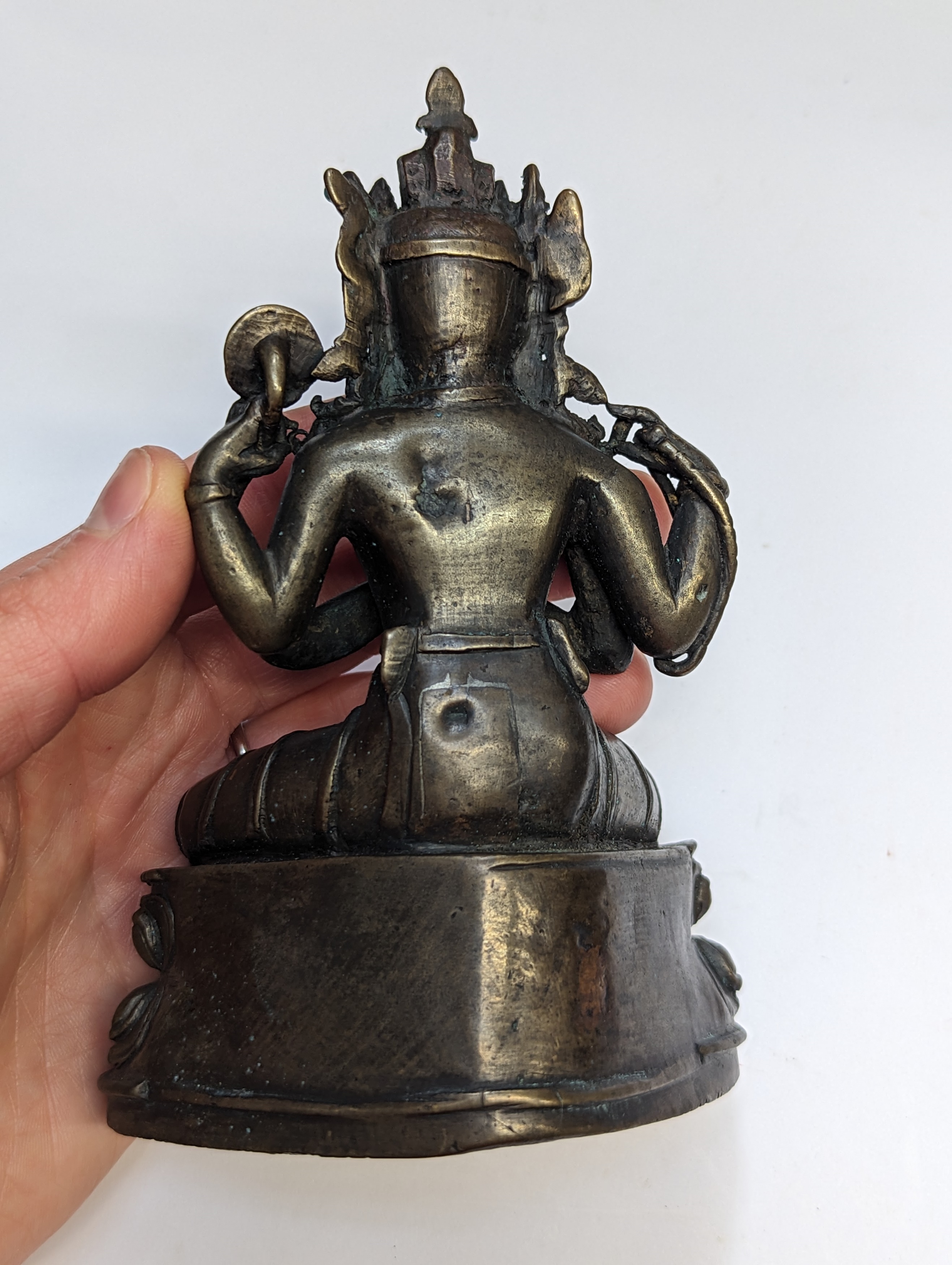 A TIBETAN BRONZE FIGURE OF SADAKSARI 十五世紀 銅聖觀音坐像 - Image 2 of 14