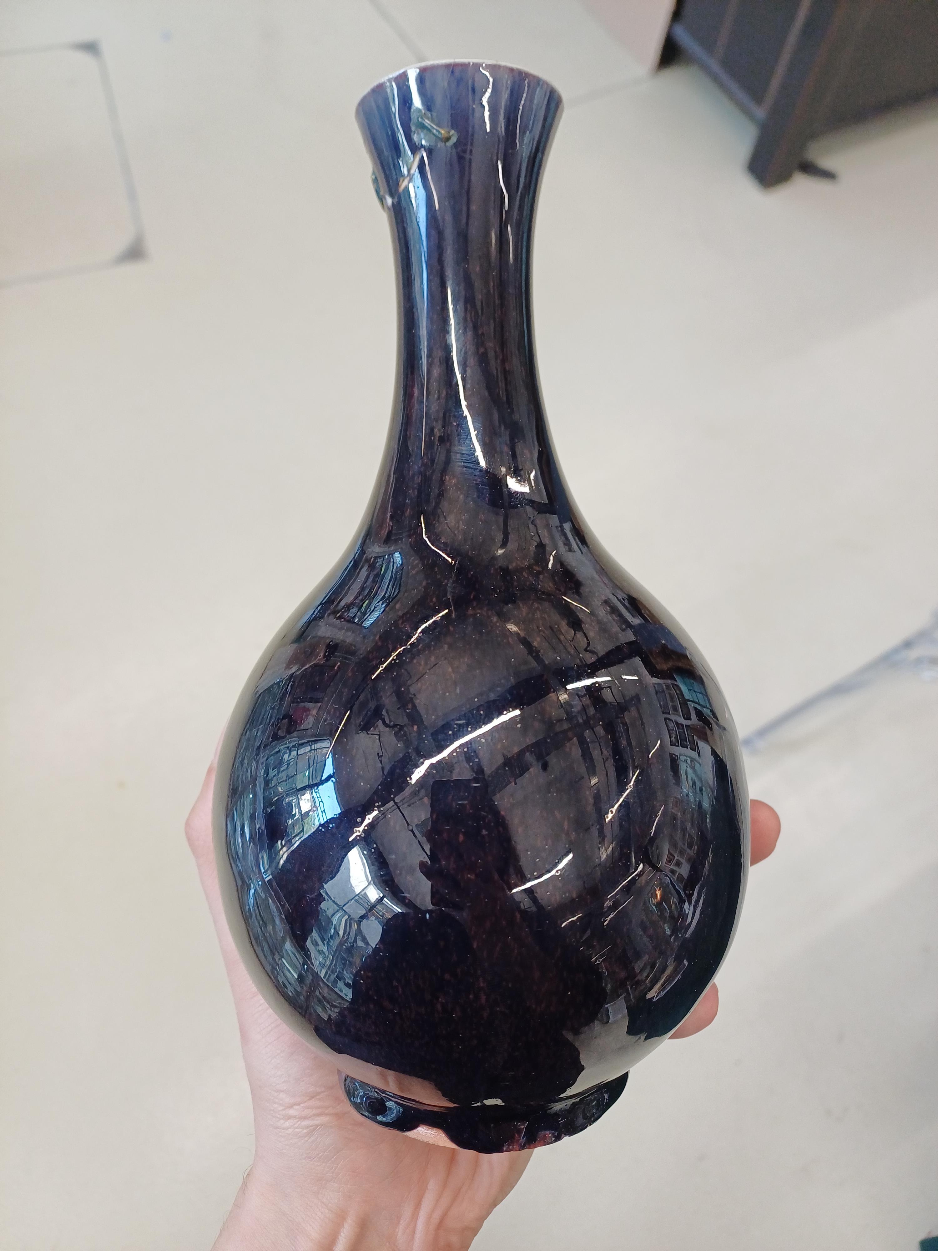 A CHINESE MONOCHROME AUBERGINE-GLAZED VASE 清十九世紀 茄皮紫釉瓶 - Image 9 of 9