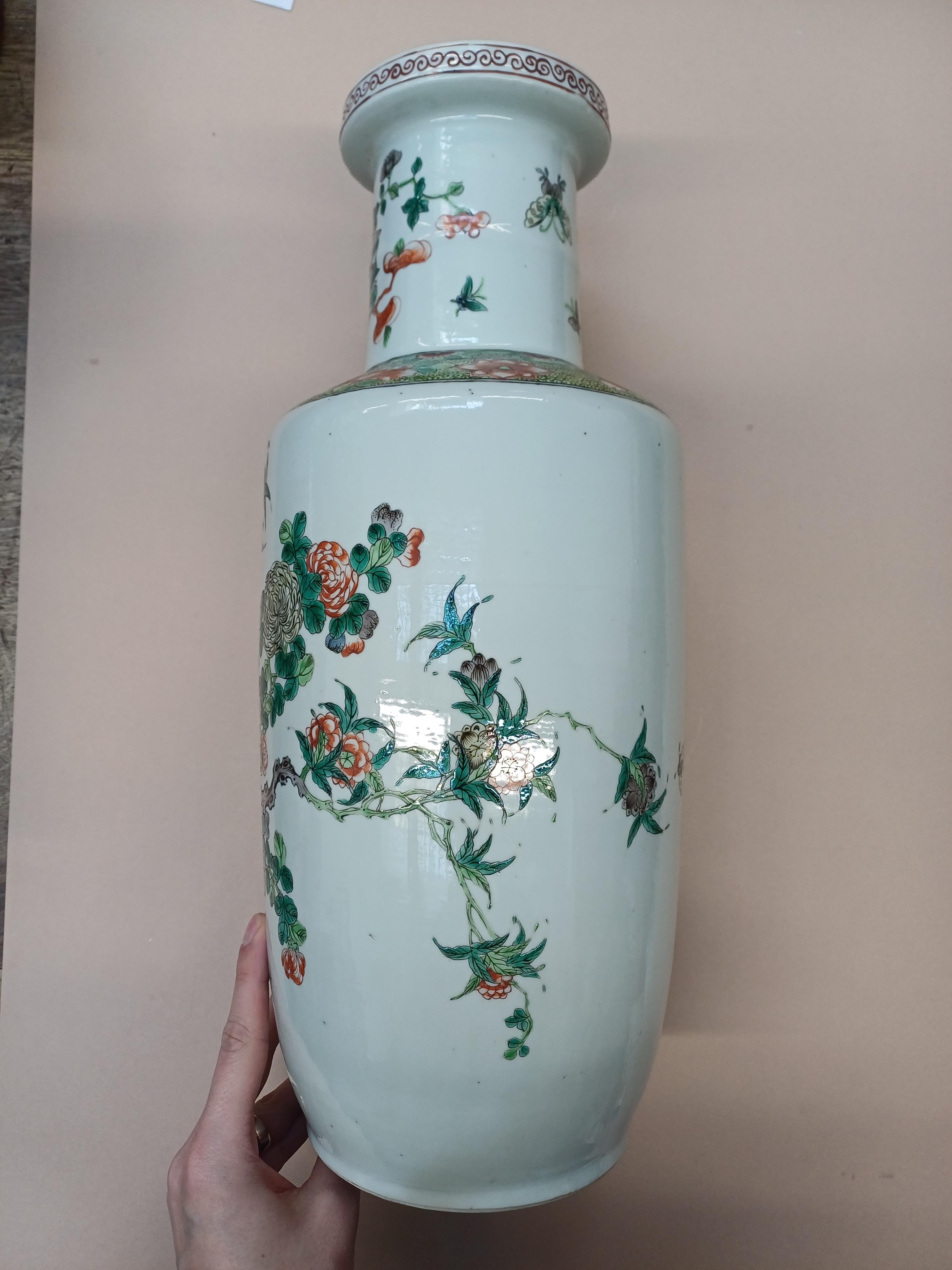 A PAIR OF FINE CHINESE FAMILLE-VERTE ‘BIRD AND BLOSSOM’ VASES 清康熙 五彩花鳥圖紋瓶一對 - Image 13 of 16