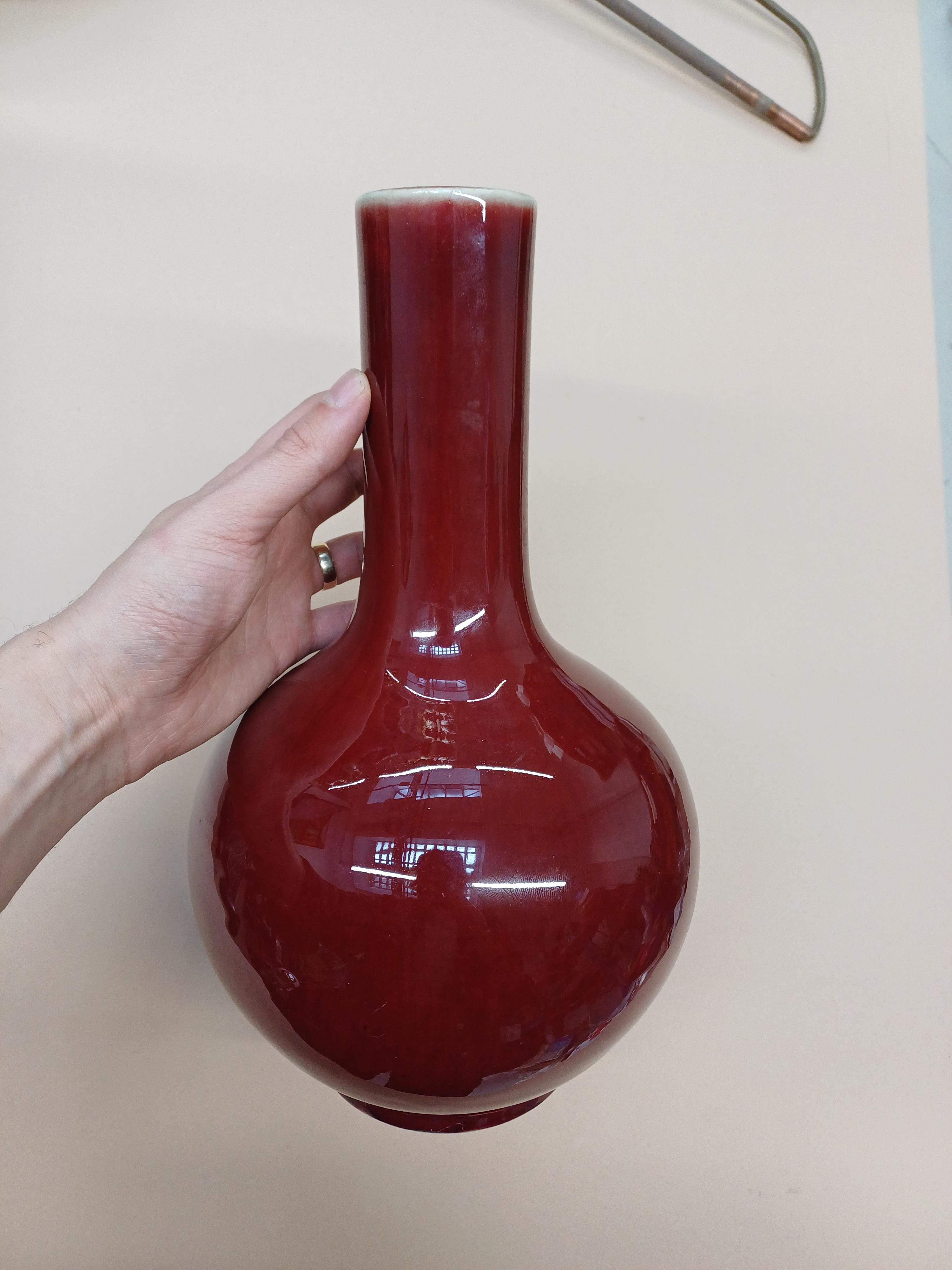 A CHINESE MONOCHROME COPPER RED-GLAZED VASE 清十九世紀 紅釉瓶 - Image 4 of 16