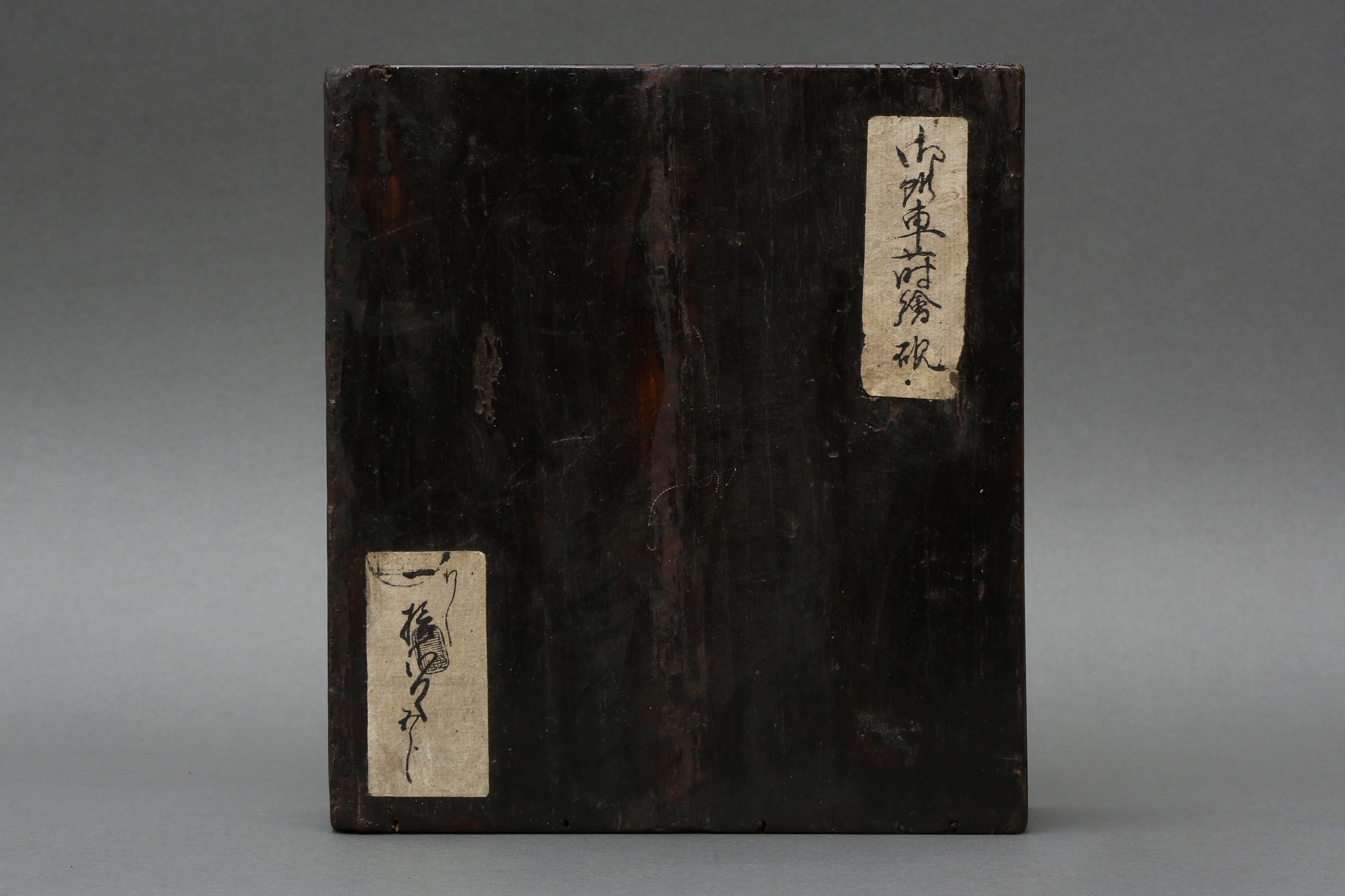 A JAPANESE RYUKYU ISLAND-STYLE MOTHER-OF-PEARL INLAID BLACK LACQUER BOX AND COVER - Image 7 of 7