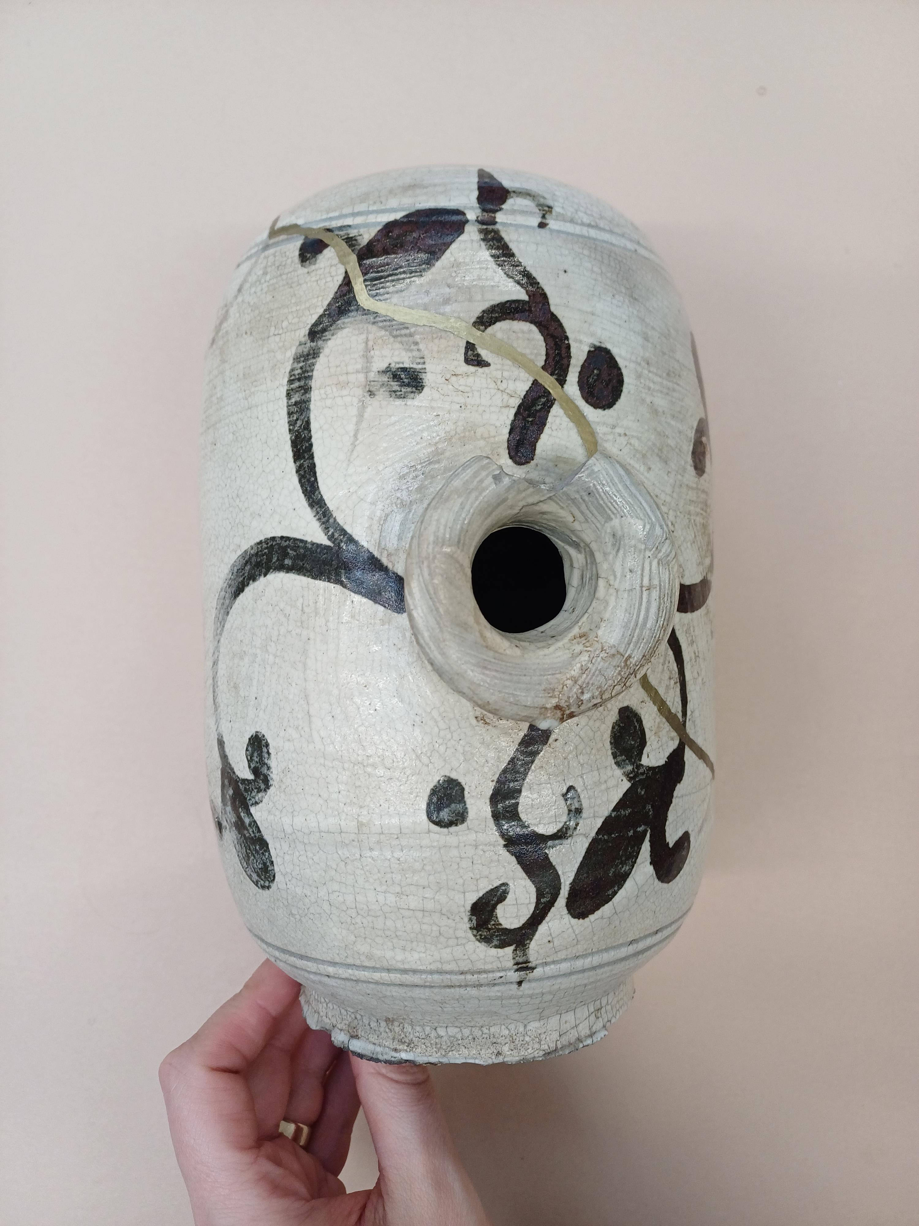 A KOREAN BUNCHEONG PAINTED DRUM FLASK - Image 10 of 10