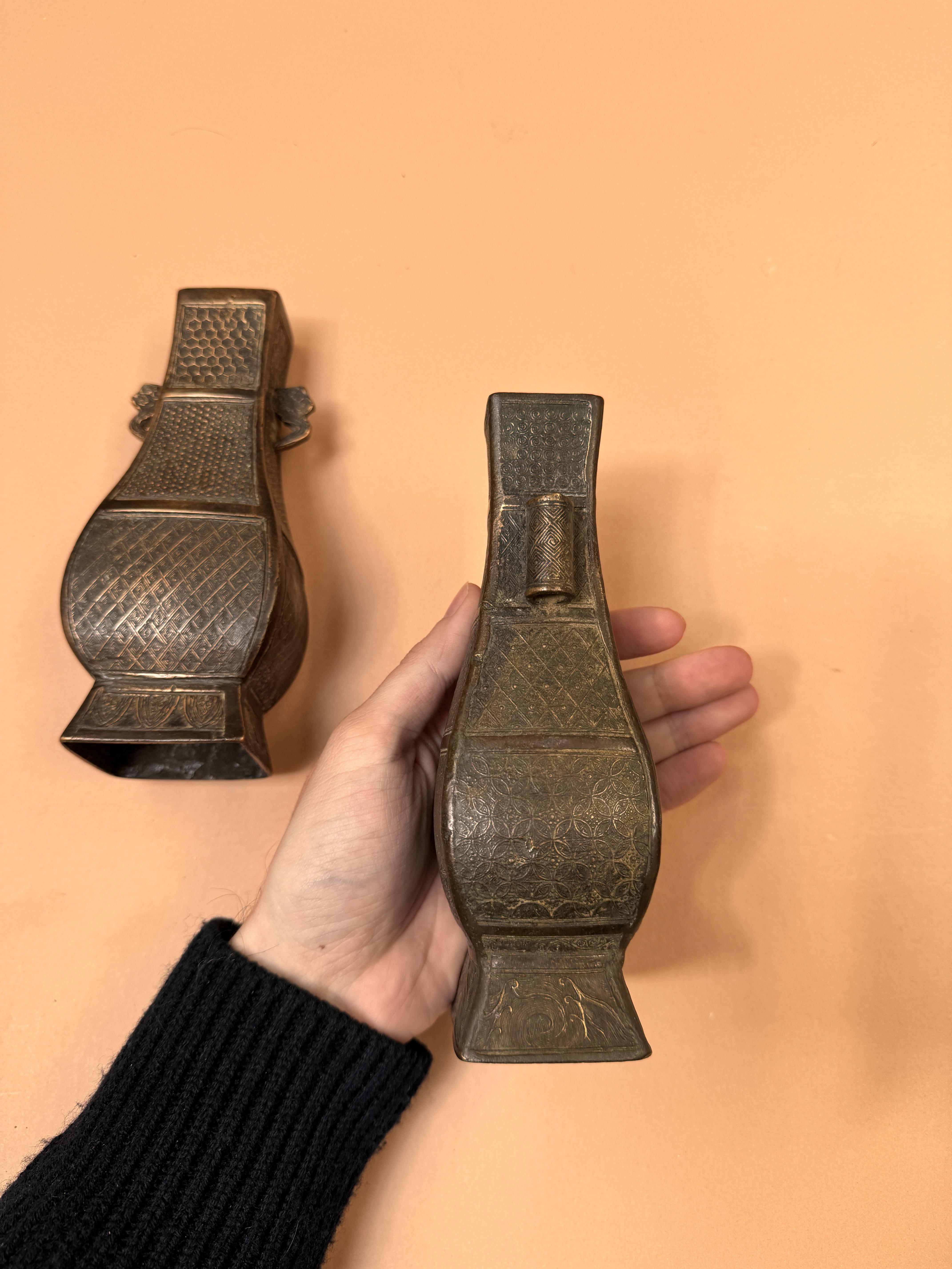 TWO SMALL CHINESE BRONZE ARCHAISTIC VASES 明 銅仿古方壺兩件 - Image 3 of 21