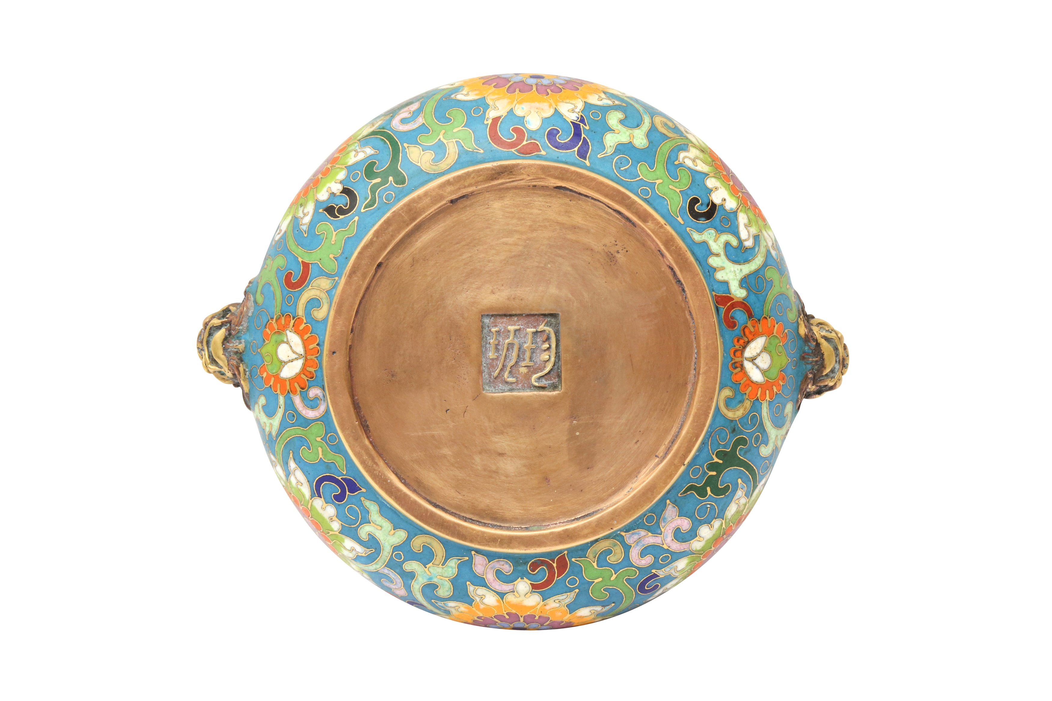 A CHINESE BRONZE AND CLOISONNÉ ENAMEL CENSER 清十九世紀 銅胎掐絲琺蓮紋獸耳爐 - Bild 2 aus 2