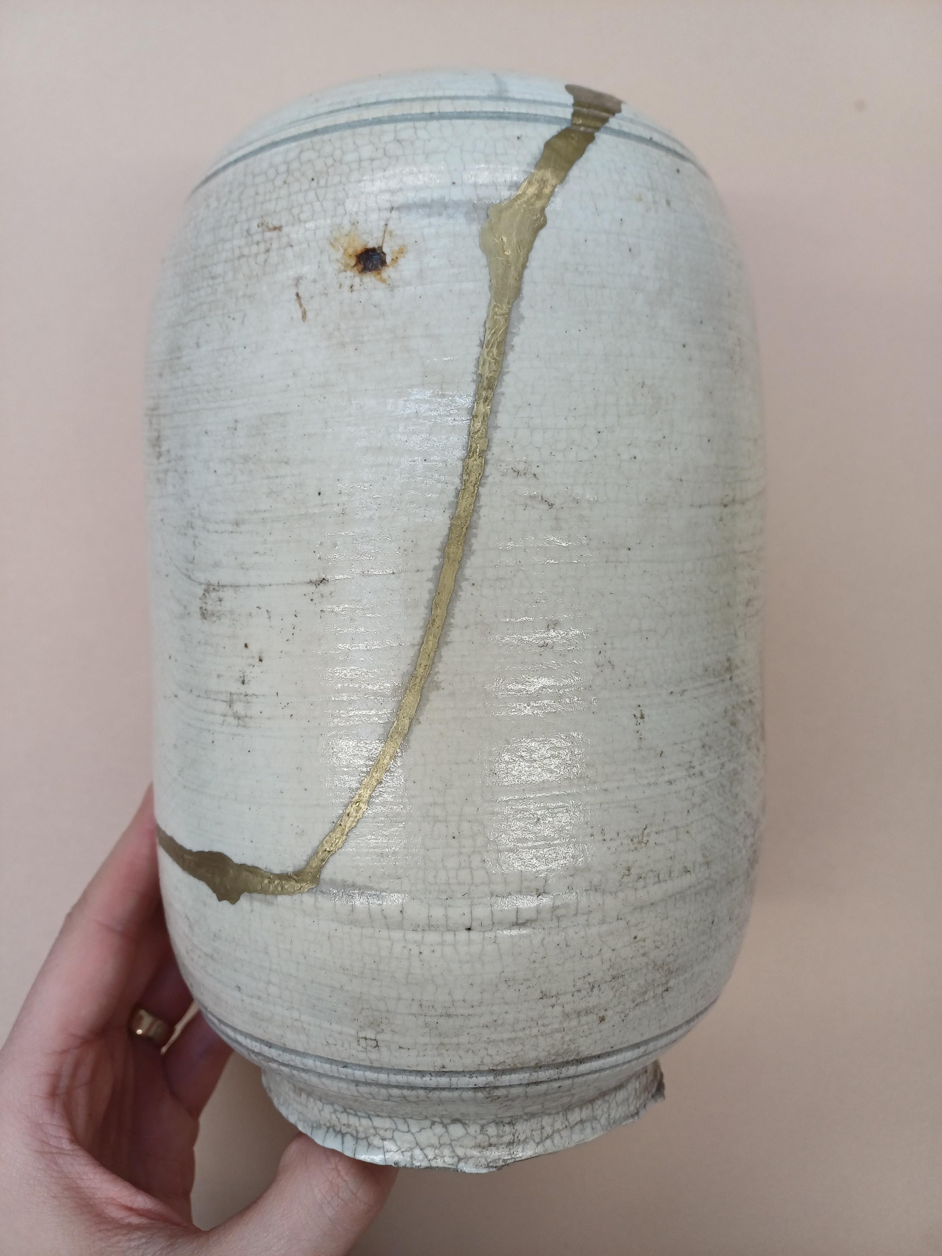 A KOREAN BUNCHEONG PAINTED DRUM FLASK - Image 9 of 10