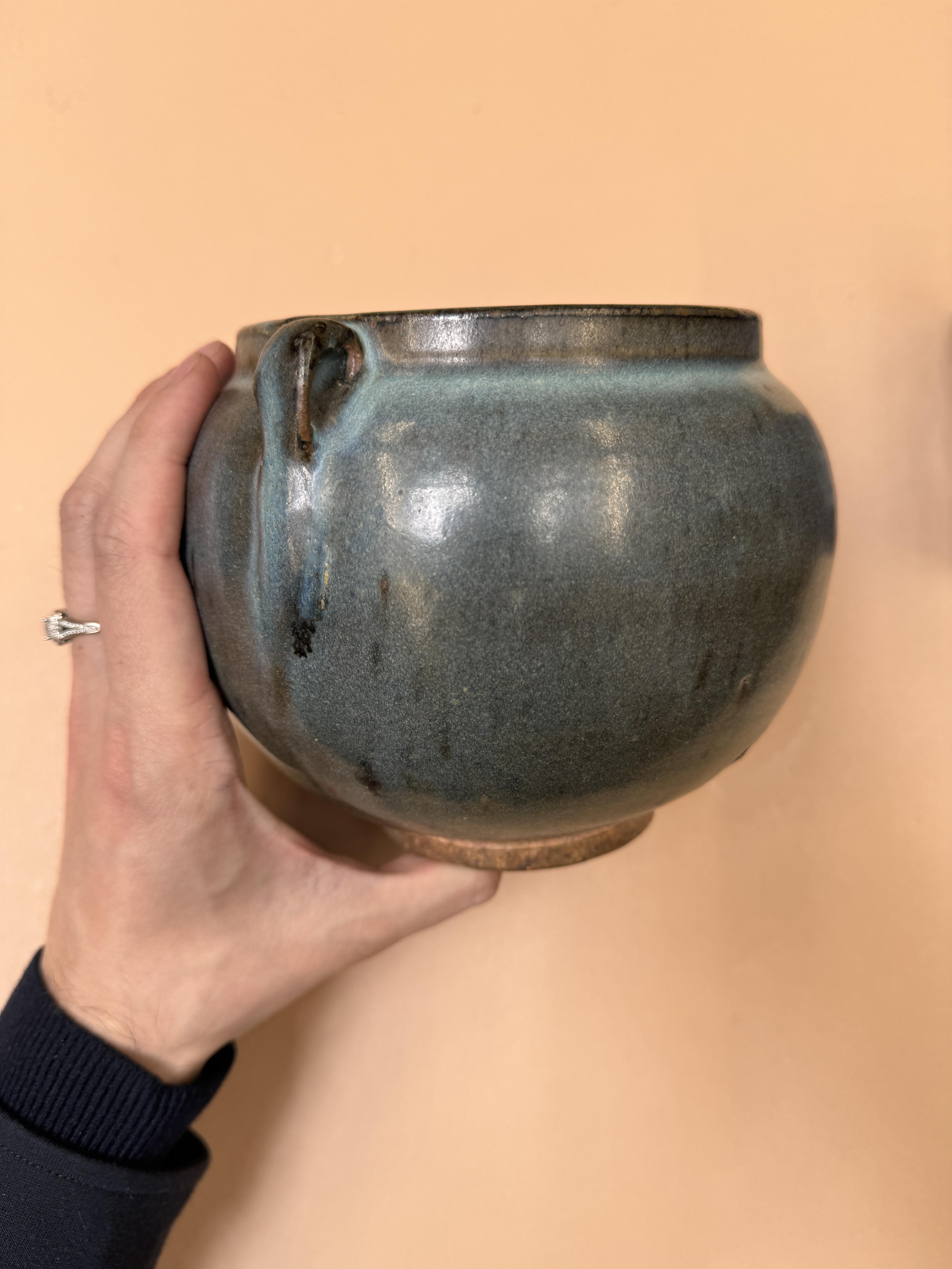 A CHINESE JUN-TYPE TWIN-HANDLED JAR 宋至元 仿鈞窯盌 - Image 10 of 22