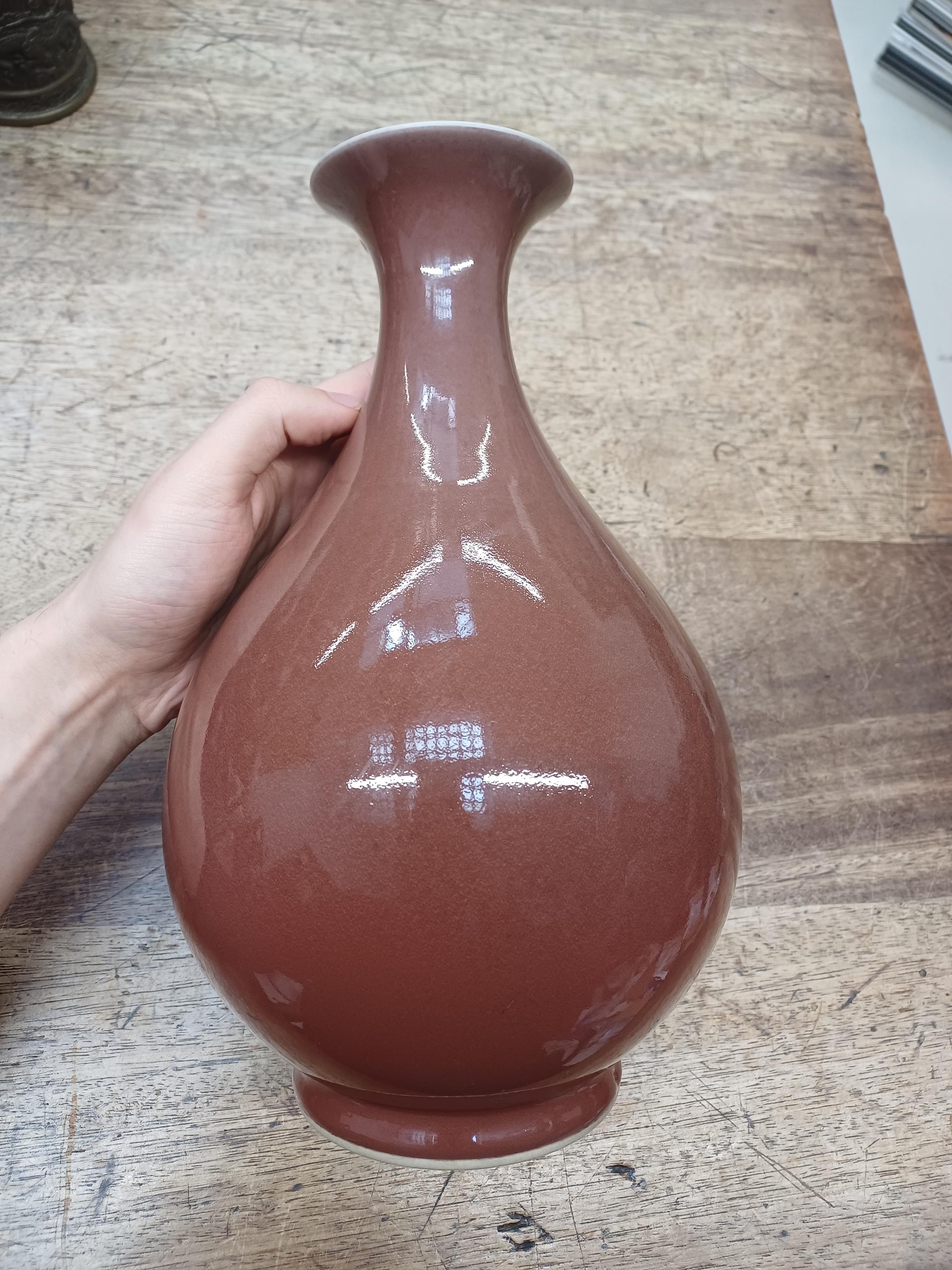 A CHINESE COPPER RED-GLAZED VASE, YUHUCHUNPING 或為清道光 紅釉玉壺春瓶 《大清道光年製》款 - Image 4 of 17