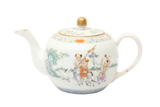 A CHINESE FAMILLE-ROSE 'CHILDREN' TEAPOT AND COVER 民國時期 粉彩嬰戲圖茶壺 《麟指呈祥》款