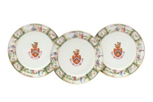 A RARE SET OF THREE CHINESE EXPORT ARMORIAL DISHES, BEARING THE ARMS OF WIGHT OR BRADLEY 嘉慶 十九世紀 外銷彩