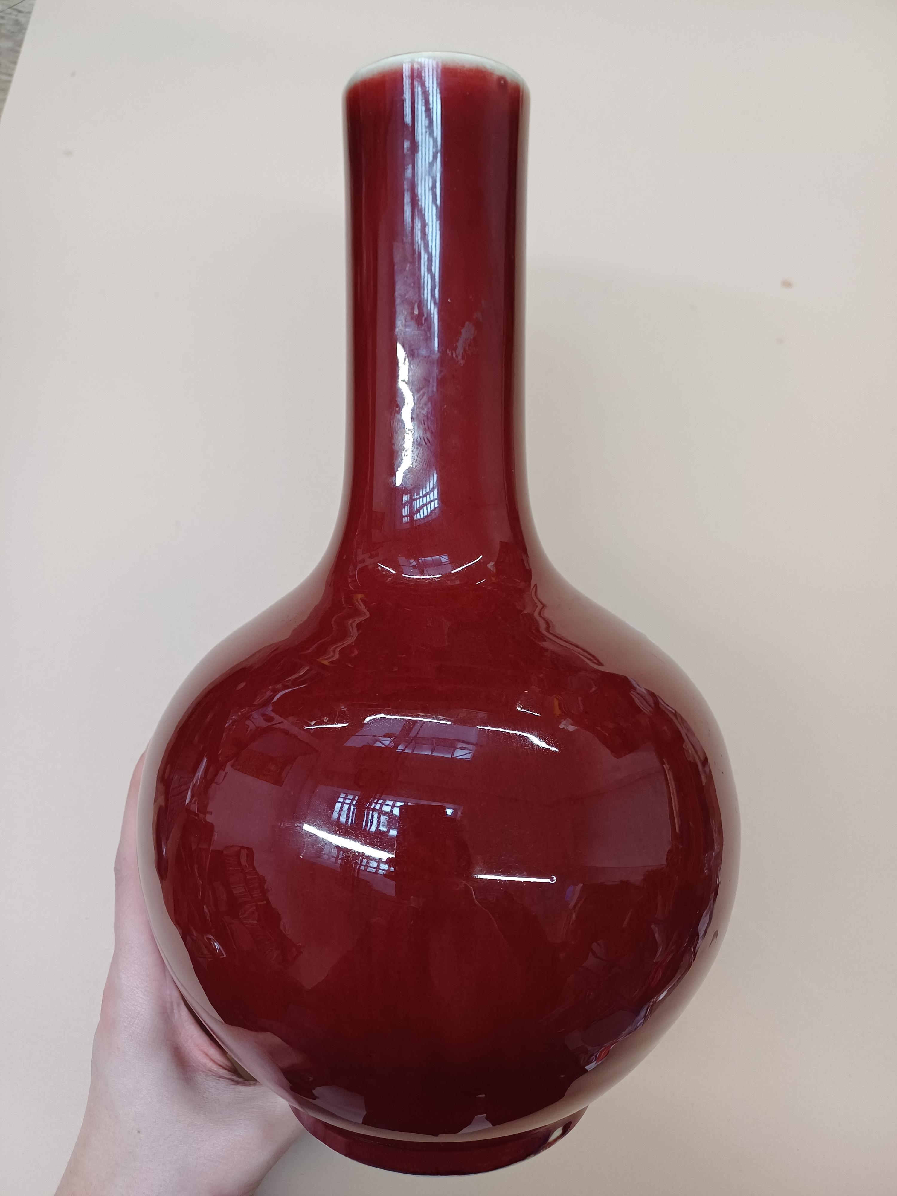 A CHINESE MONOCHROME COPPER RED-GLAZED VASE 清十九世紀 紅釉瓶 - Image 11 of 16