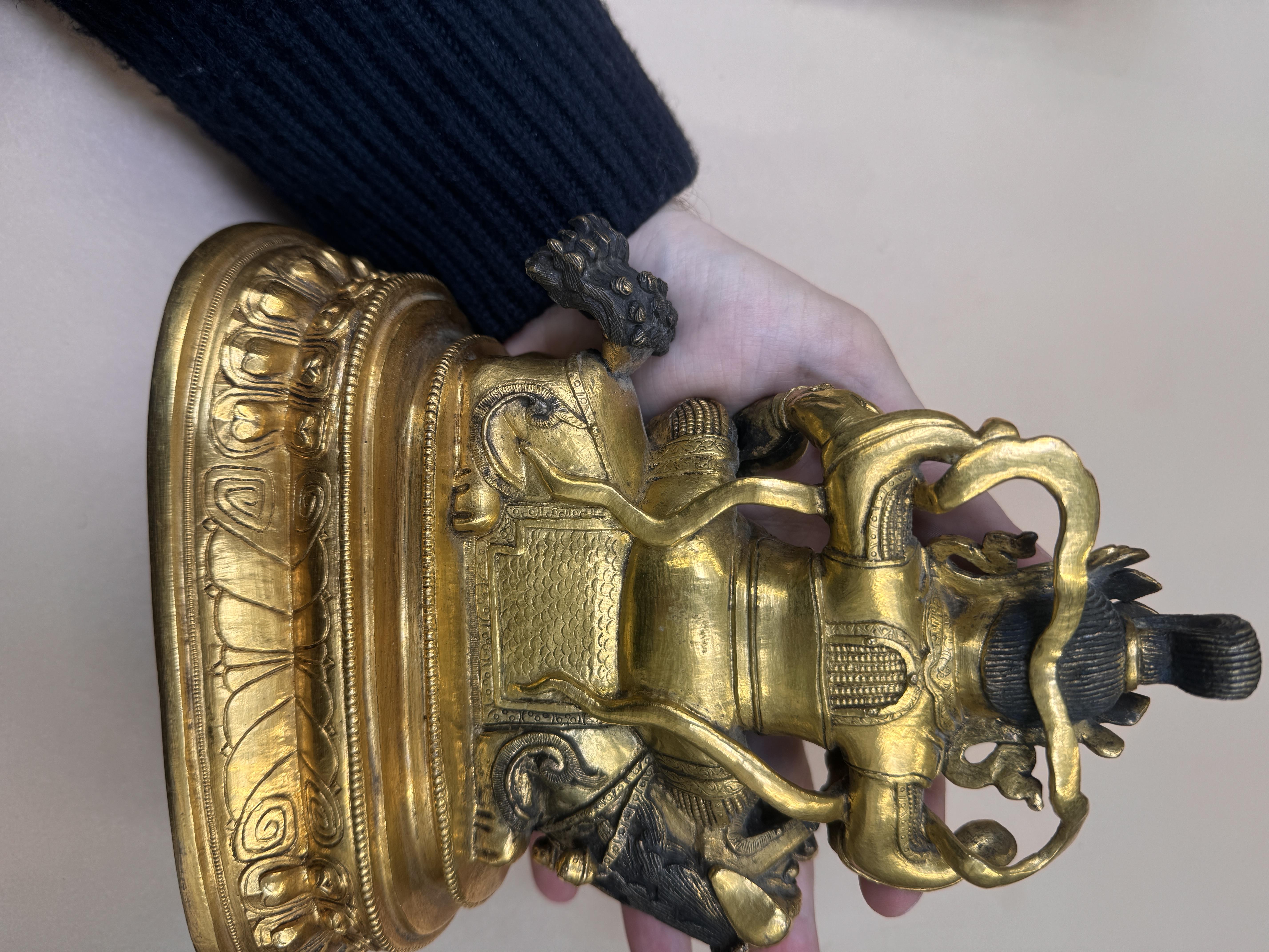 A SINO-TIBETAN GILT-BRONZE FIGURE OF VAISHRAVANA 十九世紀或後期 銅鎏金多聞天王像 - Image 11 of 22