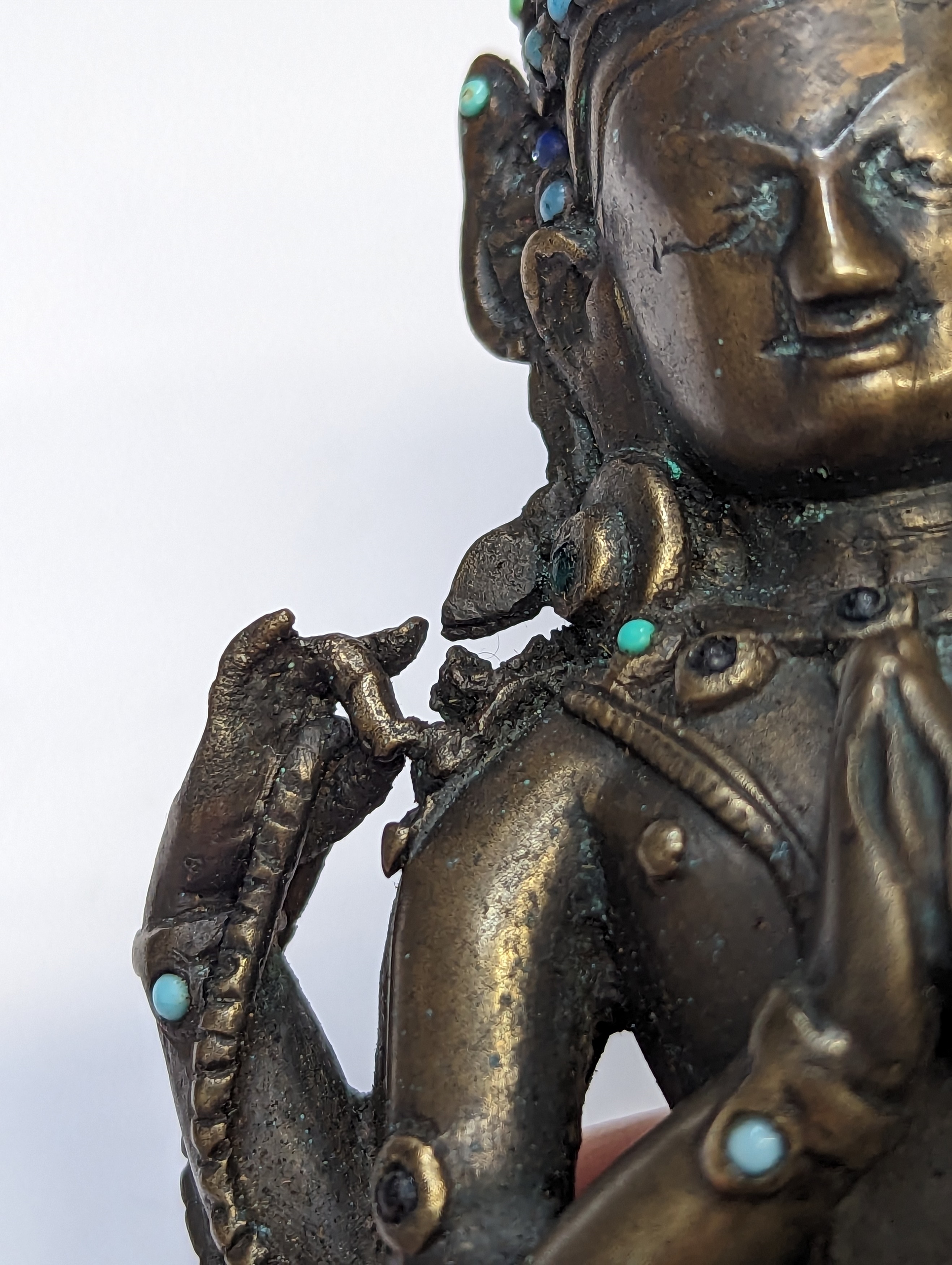 A TIBETAN BRONZE FIGURE OF SADAKSARI 十五世紀 銅聖觀音坐像 - Image 11 of 14