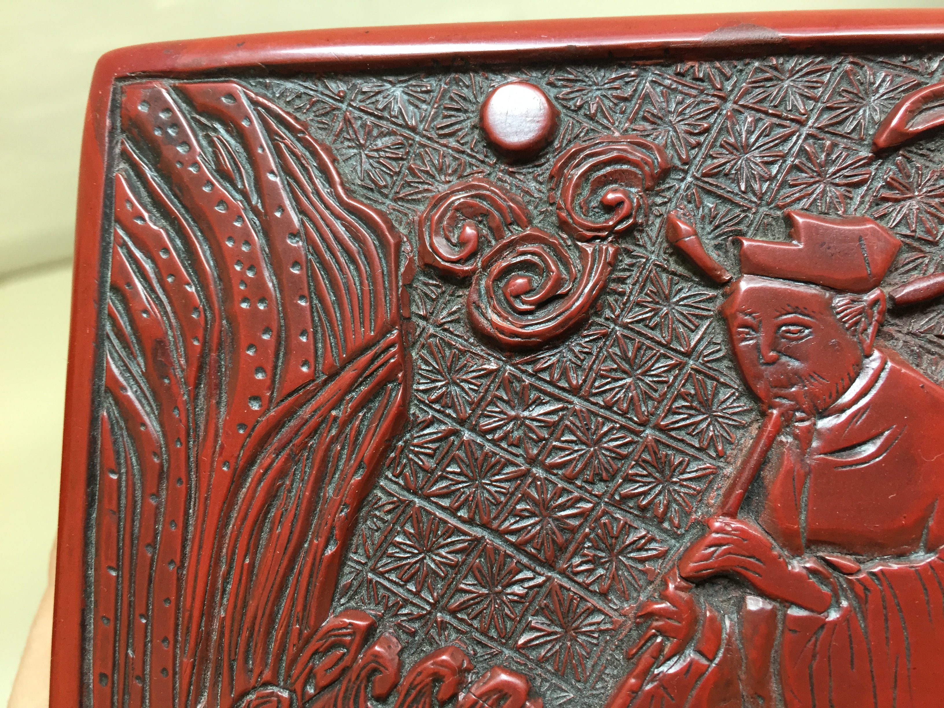A CHINESE CINNABAR LACQUER 'MUSICIAN' BOX AND COVER 晚明 剔紅圖高士行樂圖紋蓋盒 - Image 4 of 20