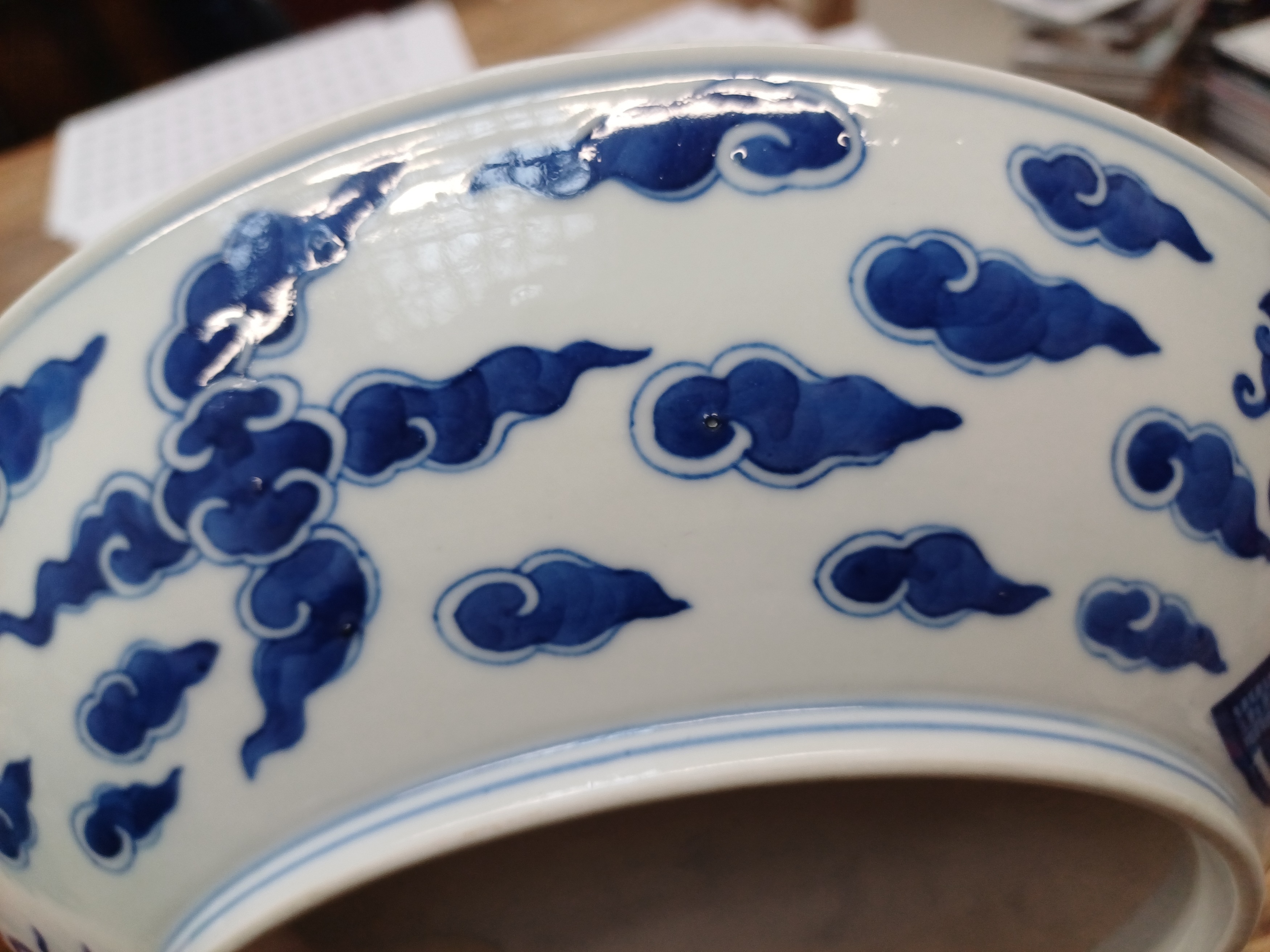 A CHINESE BLUE AND WHITE 'PHOENIX' DISH 清同治 青花雙鳳雲紋盤 《大清同治年製》款 - Image 12 of 13