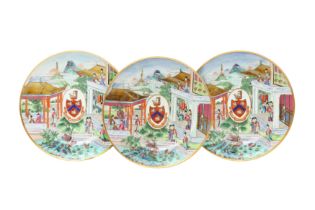 A SET OF THREE CHINESE EXPORT ARMORIAL DISHES, BEARING THE ARMS OF WIGHT OR BRADLEY, 嘉慶 十九世紀 外銷彩繪威特或