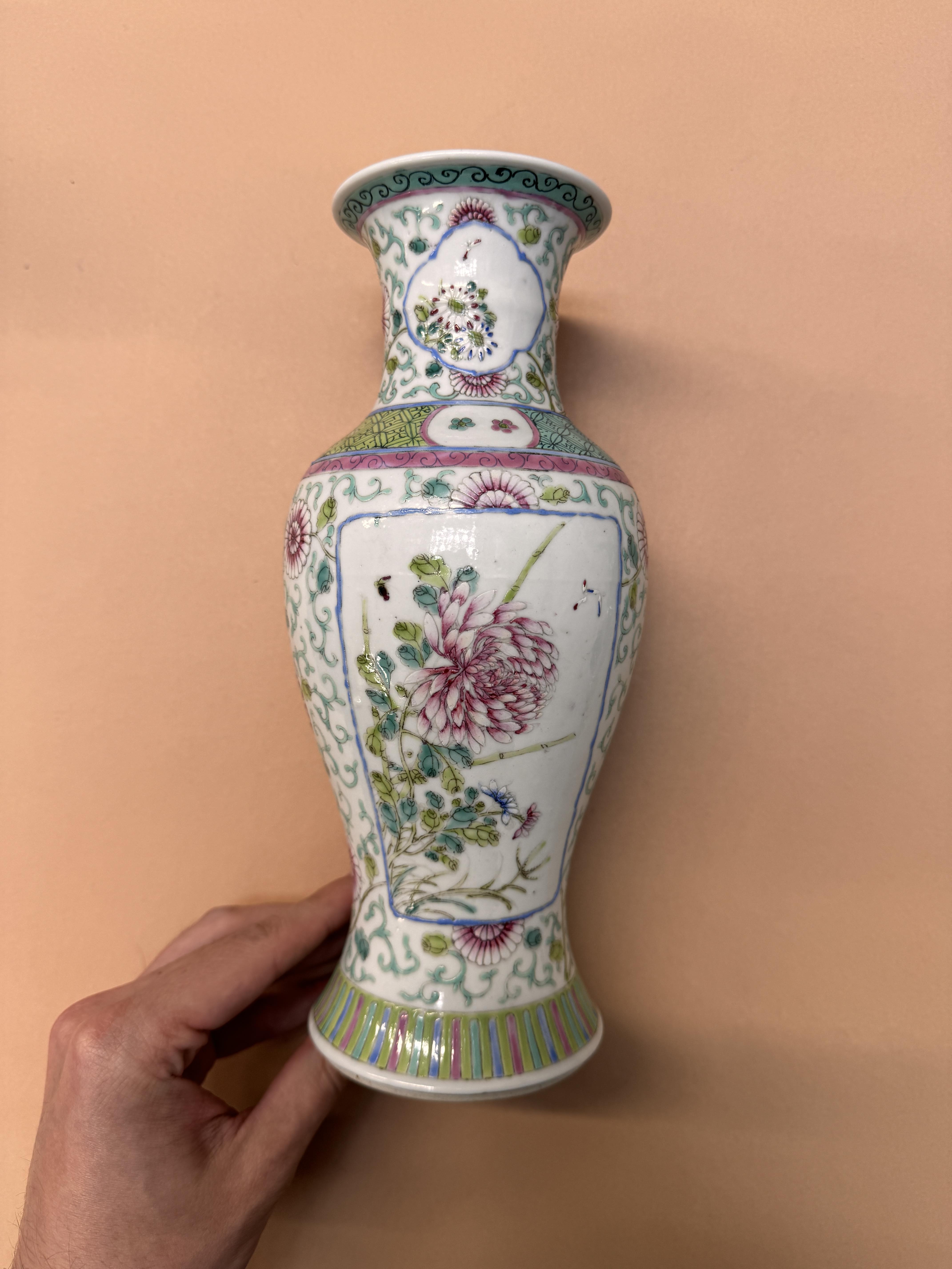 A PAIR OF CHINESE FAMILLE-ROSE VASES 清十九世紀 粉彩開光花卉紋瓶一對 《康熙年製》款 - Image 5 of 15