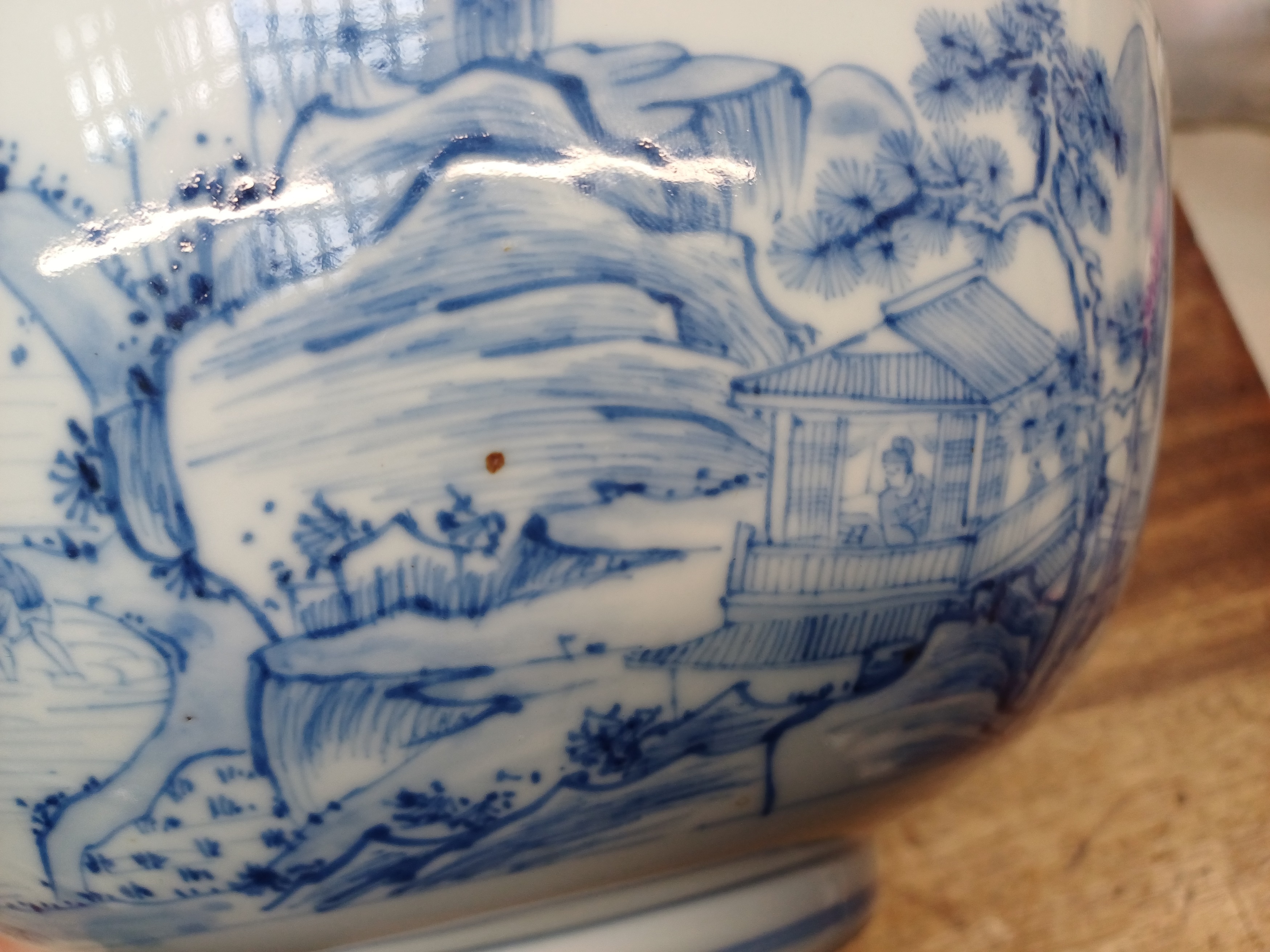 A RARE CHINESE BLUE AND WHITE 'MASTER OF THE ROCKS' BOWL 清康熙或雍正 青花山水人物圖紋盌 - Image 9 of 19
