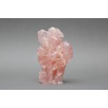 A LARGE CHINESE ROSE QUARTZ CARVED 'IMMORTALS' GROUP 二十世紀 粉晶雕仙人擺件