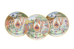 A SET OF THREE SMALL CHINESE EXPORT ARMORIAL DISHES, BEARING THE ARMS OF WIGHT OR BRADLEY 嘉慶 十九世紀 外銷
