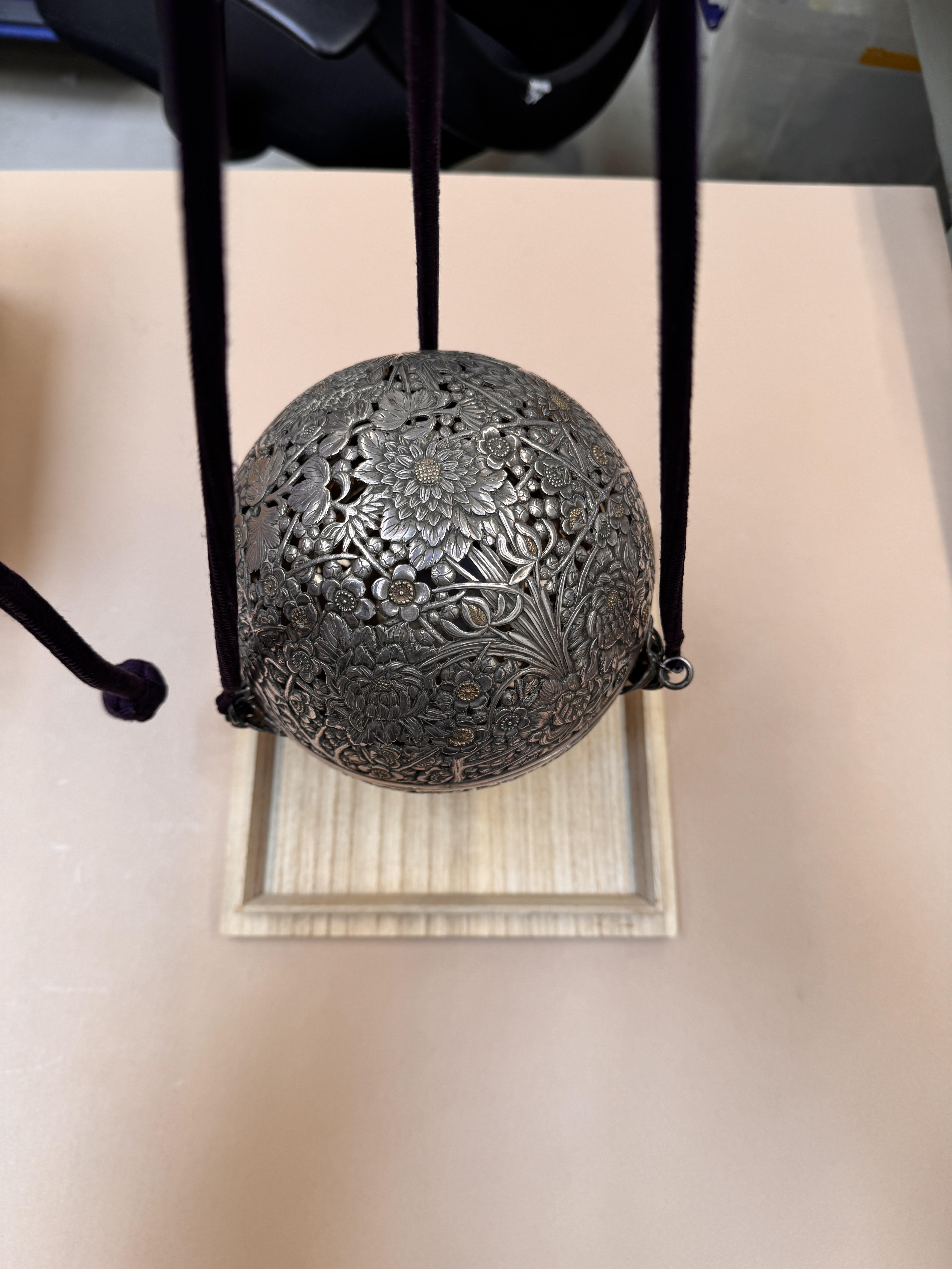 A LARGE JAPANESE HANGING SILVER INCENSE BURNER, TSURI-KORO - Image 4 of 28