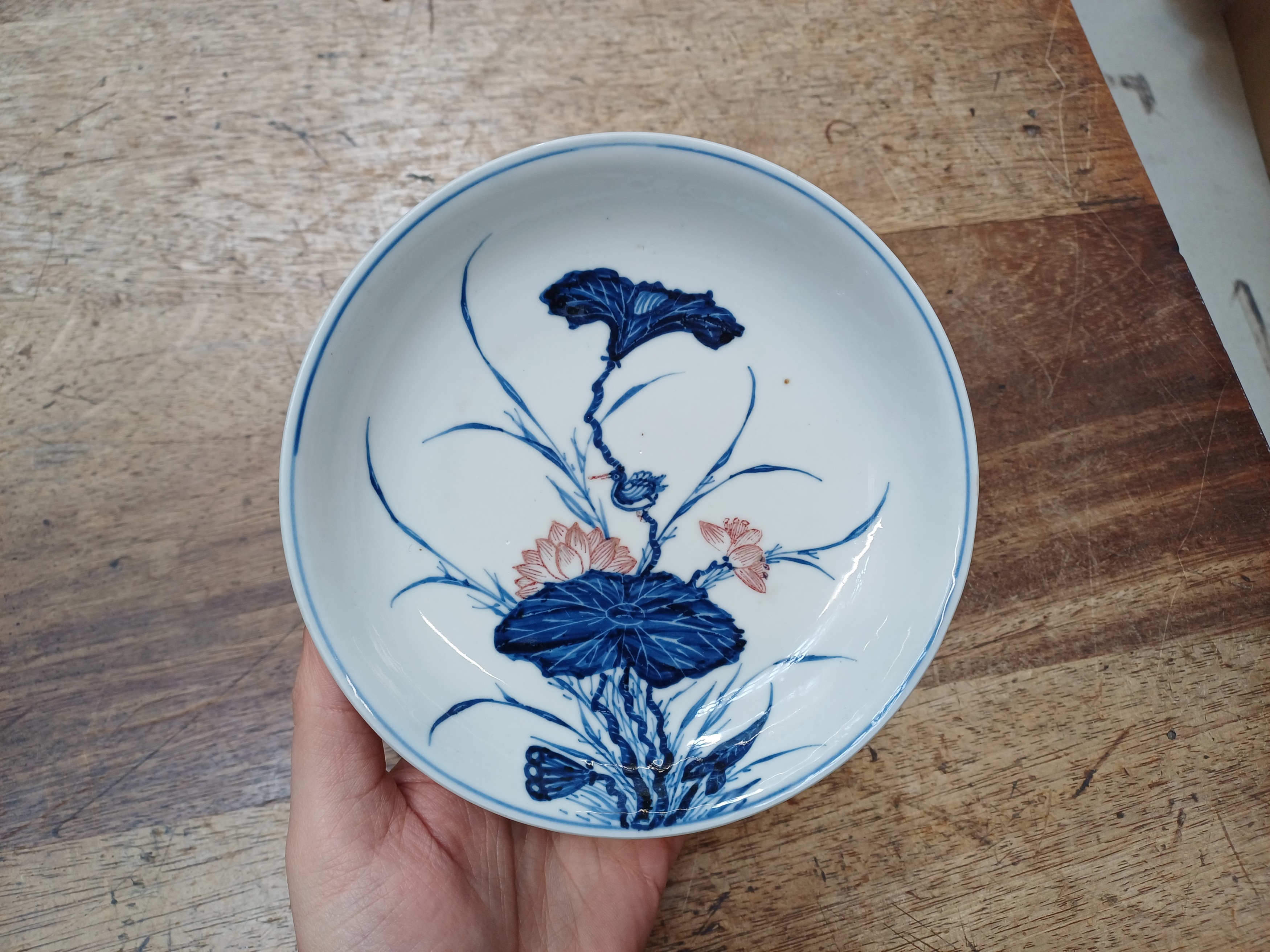 A RARE CHINESE BLUE AND WHITE AND COPPER-RED 'LOTUS AND EGRET' DISH 清康熙 青花釉裡紅一路連科圖盤 - Image 3 of 13