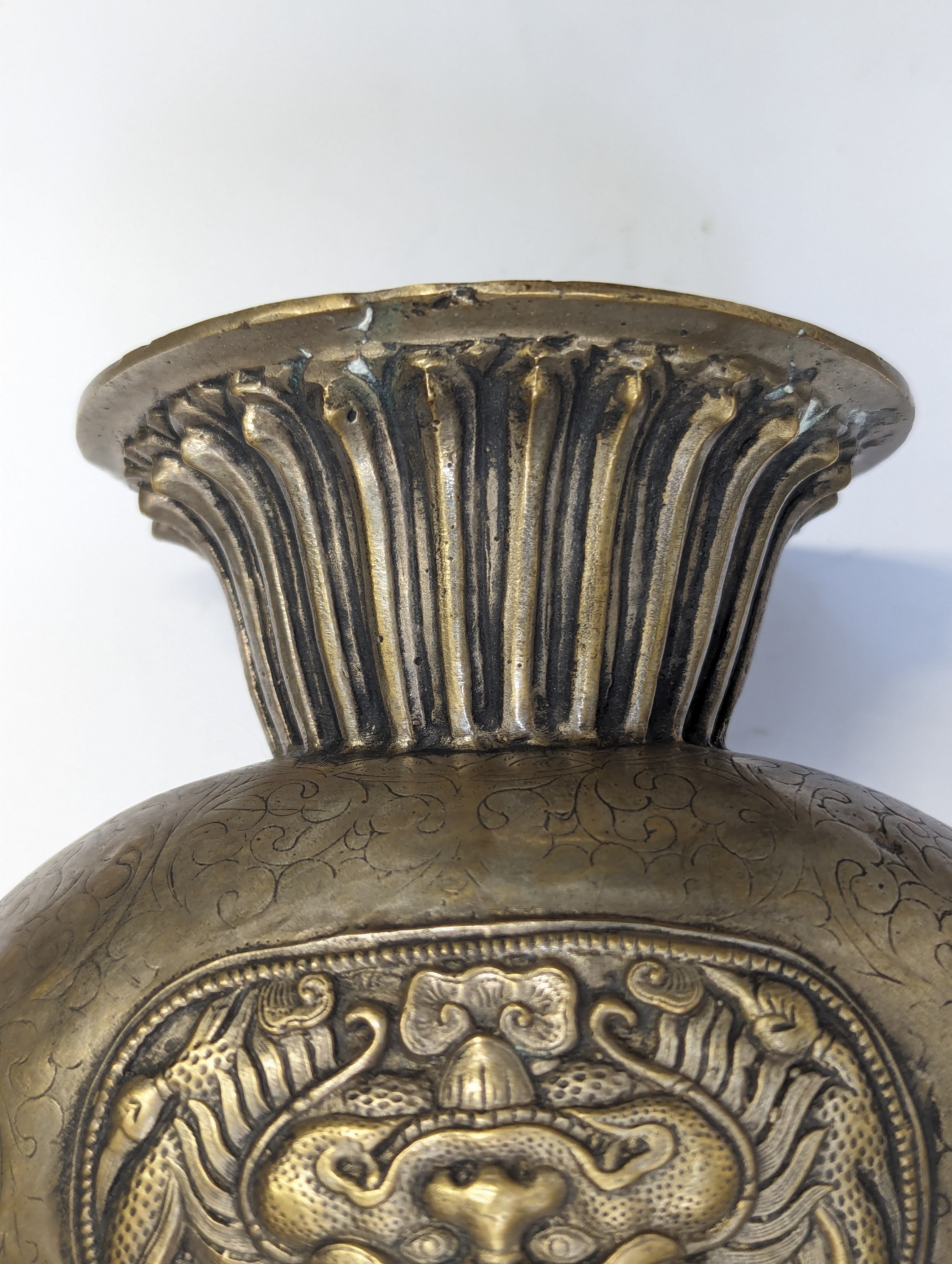 A TIBETAN BRONZE EWER AND COVER 十九世紀 銅執壺 - Image 10 of 16