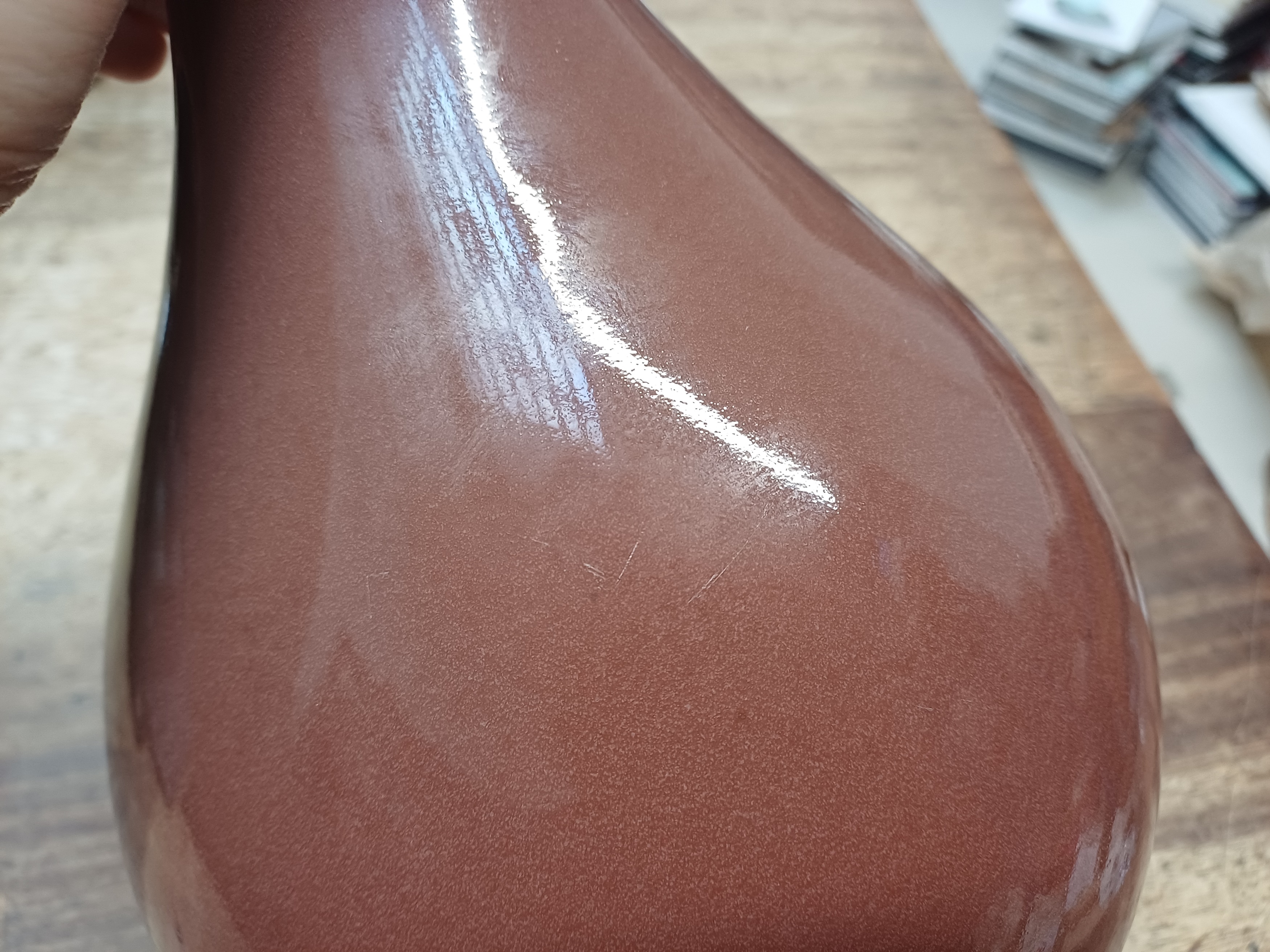 A CHINESE COPPER RED-GLAZED VASE, YUHUCHUNPING 或為清道光 紅釉玉壺春瓶 《大清道光年製》款 - Image 7 of 17