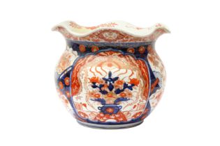 A JAPANESE IMARI FOLIATE JARDINIÈRE