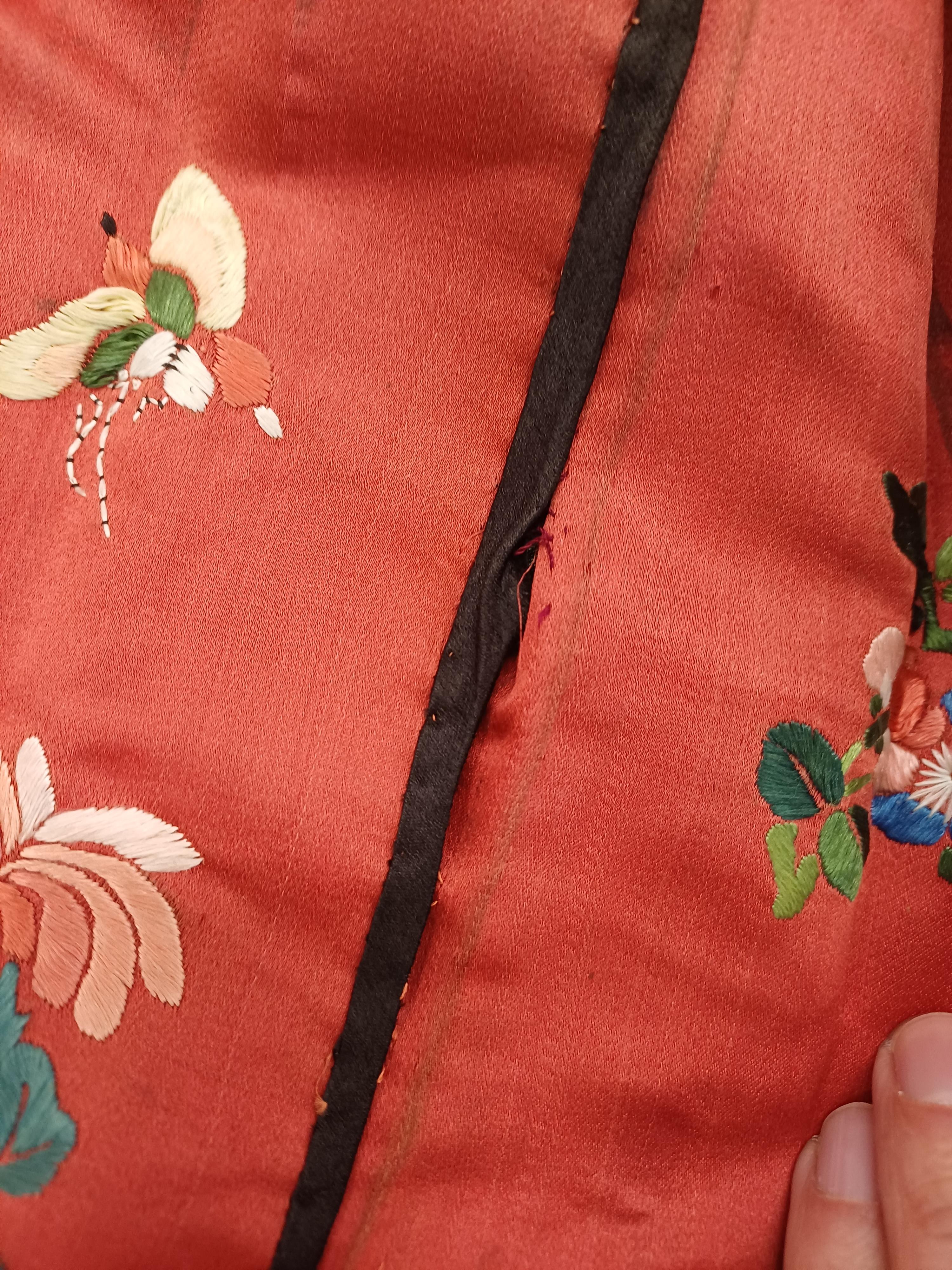 A CHINESE SILK EMBROIDERED RED-GROUND SKIRT 十九世紀 紅地緞繡花卉紋裙 - Image 6 of 20