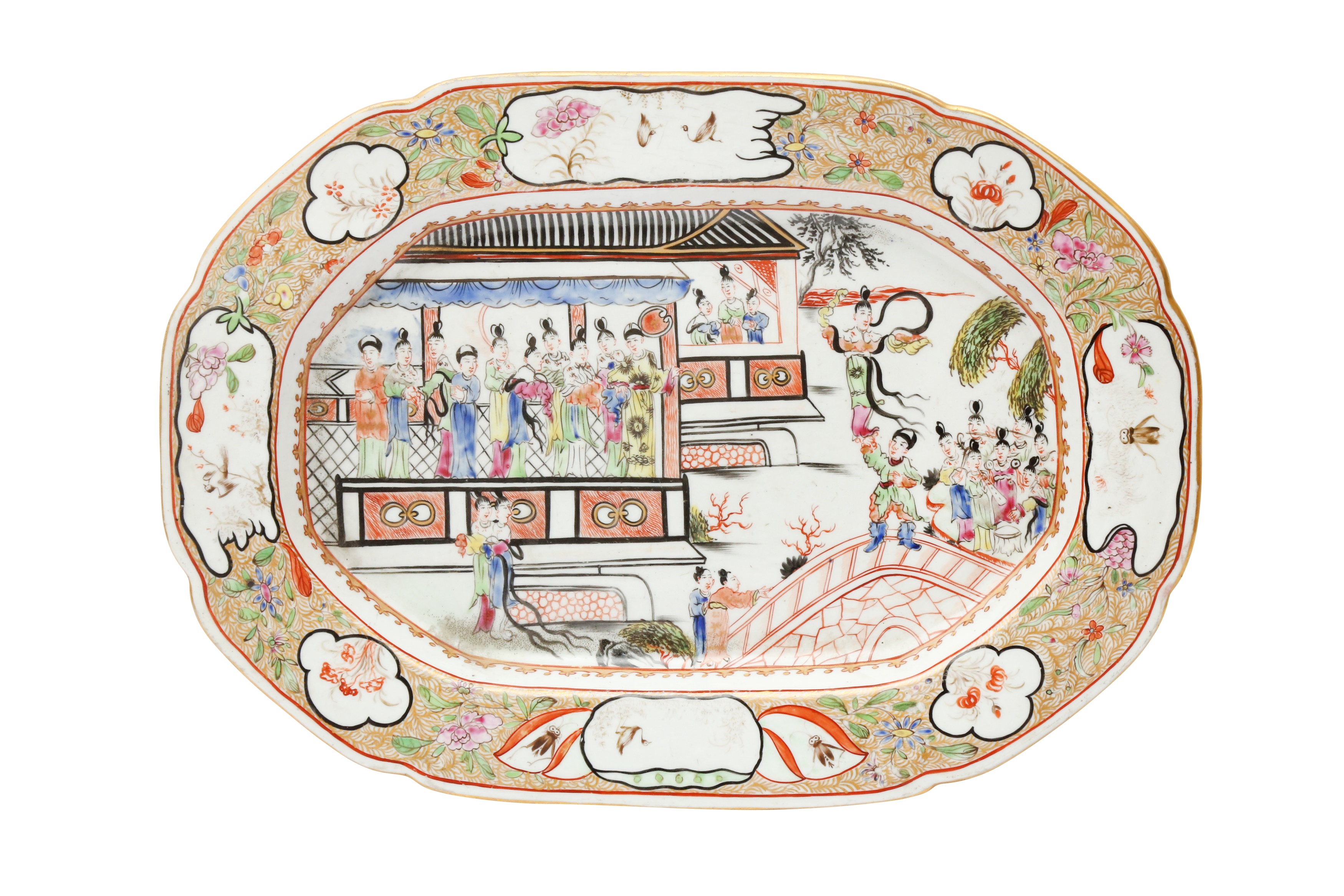 A PAIR OF CHINESE EXPORT FAMILLE-ROSE 'FIGURATIVE' DISHES 清雍正 外銷粉彩人物故事圖紋盤一對 - Image 3 of 18