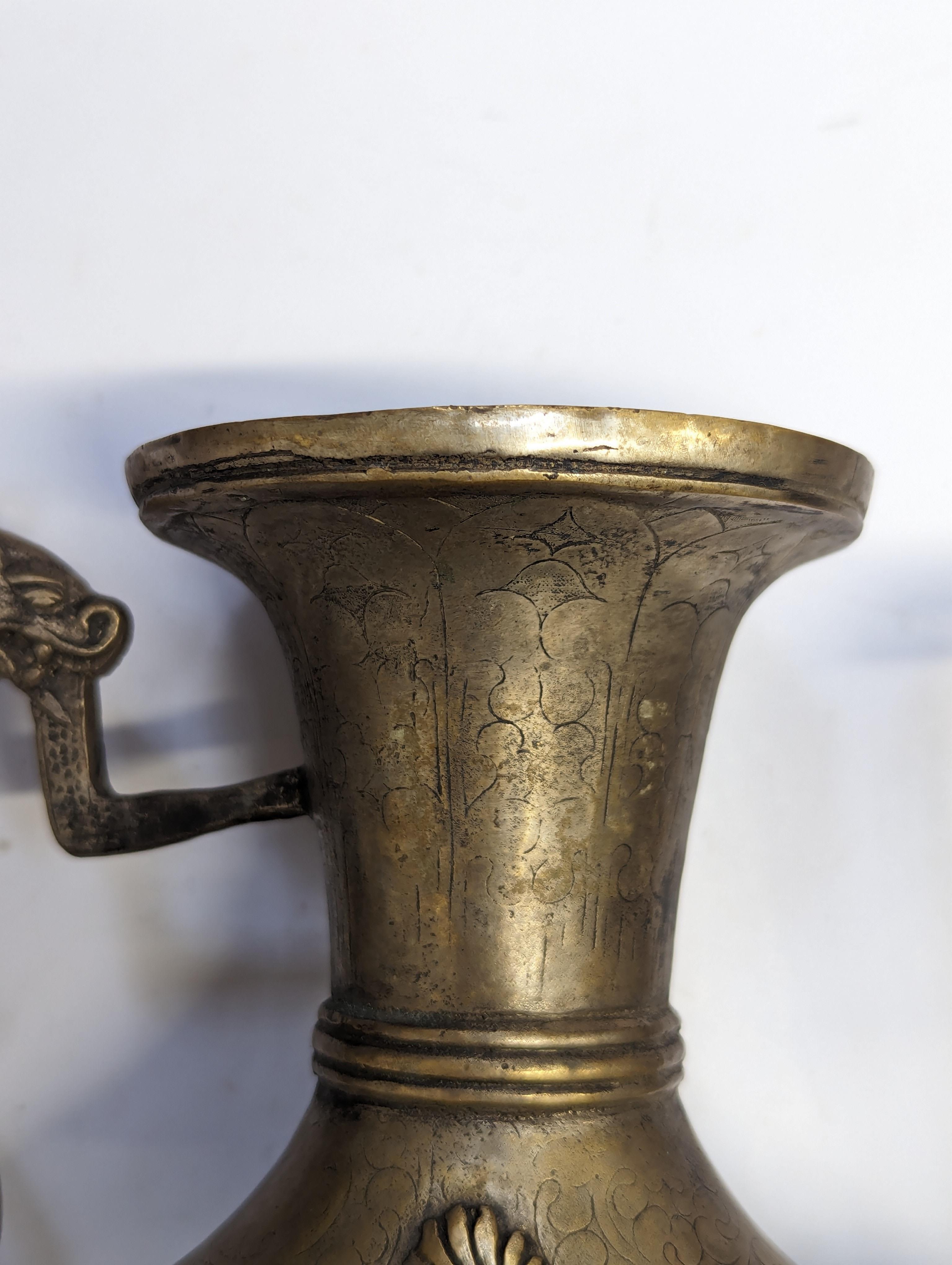 A TIBETAN BRONZE EWER AND COVER 十九世紀 銅執壺 - Image 4 of 16