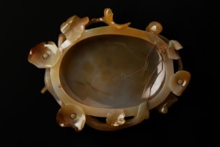 A CHINESE CARVED AGATE BRUSH WASHER AND STAND 十九至二十世紀 瑪瑙洗連坐