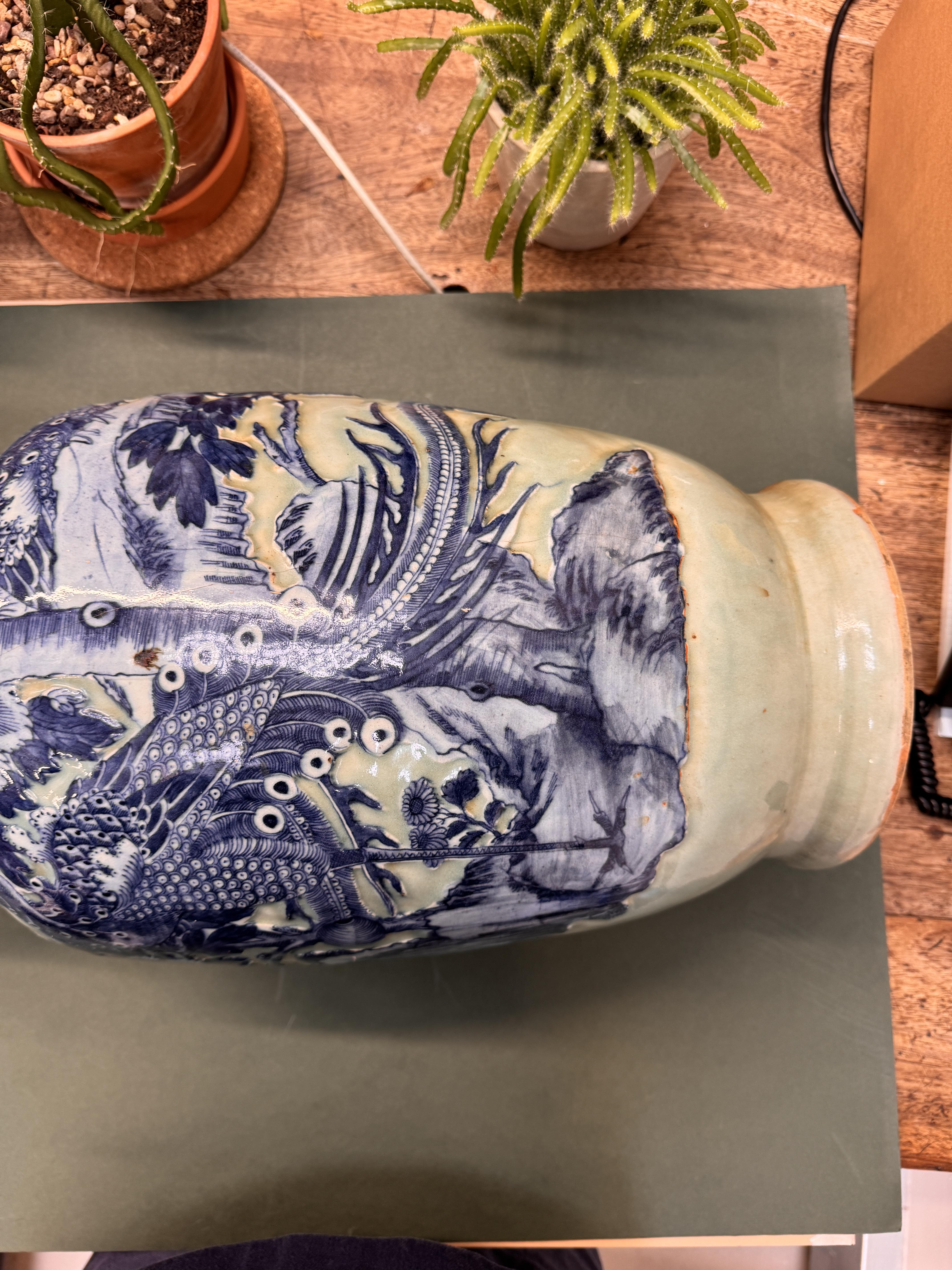 A LARGE CHINESE BLUE AND WHITE CELADON-GROUND 'PHOENIXES' VASE 清十九世紀 青花青地鳳紋雙螭龍紋瓶 - Image 3 of 12