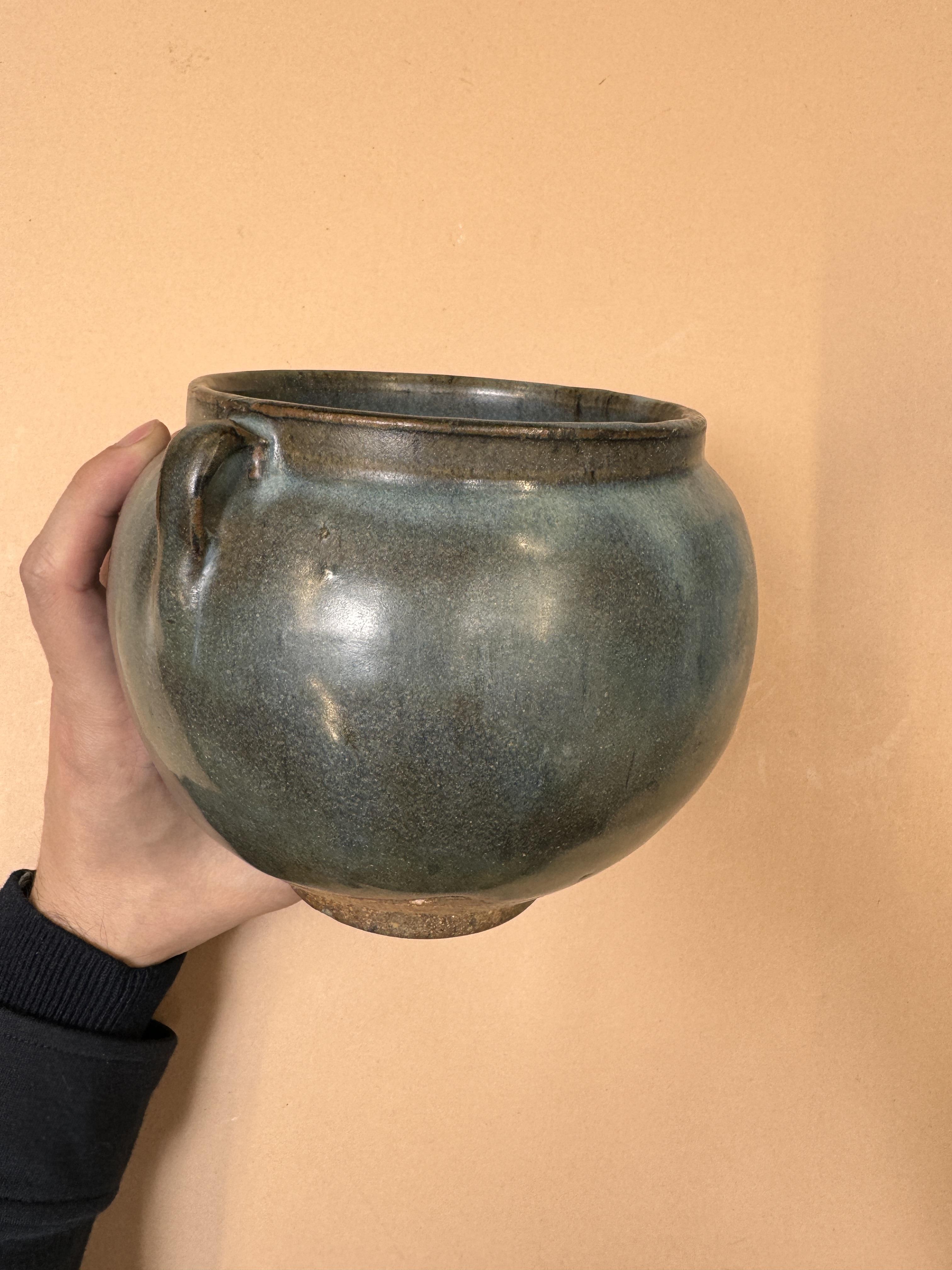 A CHINESE JUN-TYPE TWIN-HANDLED JAR 宋至元 仿鈞窯盌 - Image 19 of 22