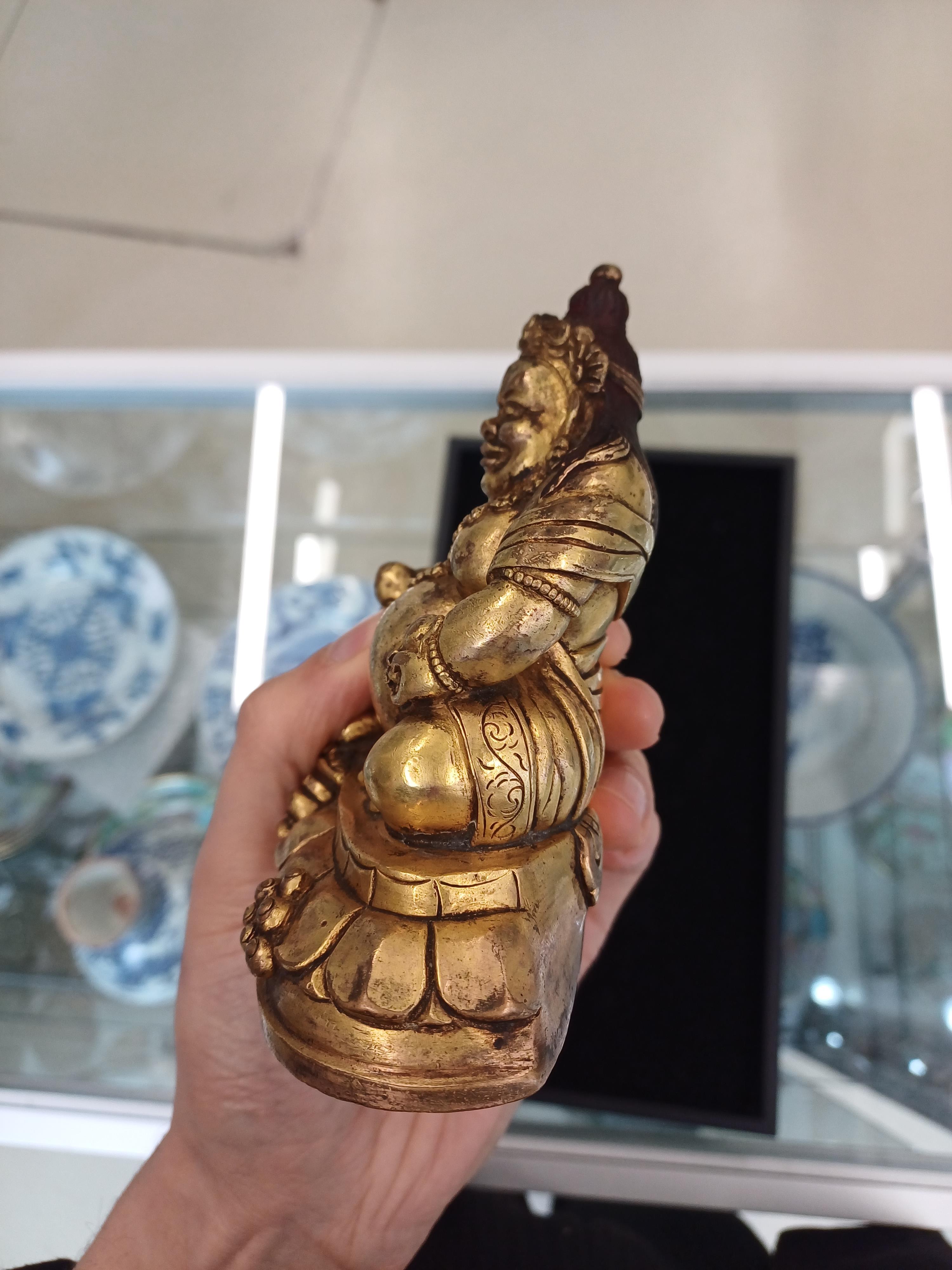 A TIBETAN GILT-BRONZE FIGURE OF VAISRAVANA 十七世紀 銅鎏金多聞天王坐像 - Image 14 of 14