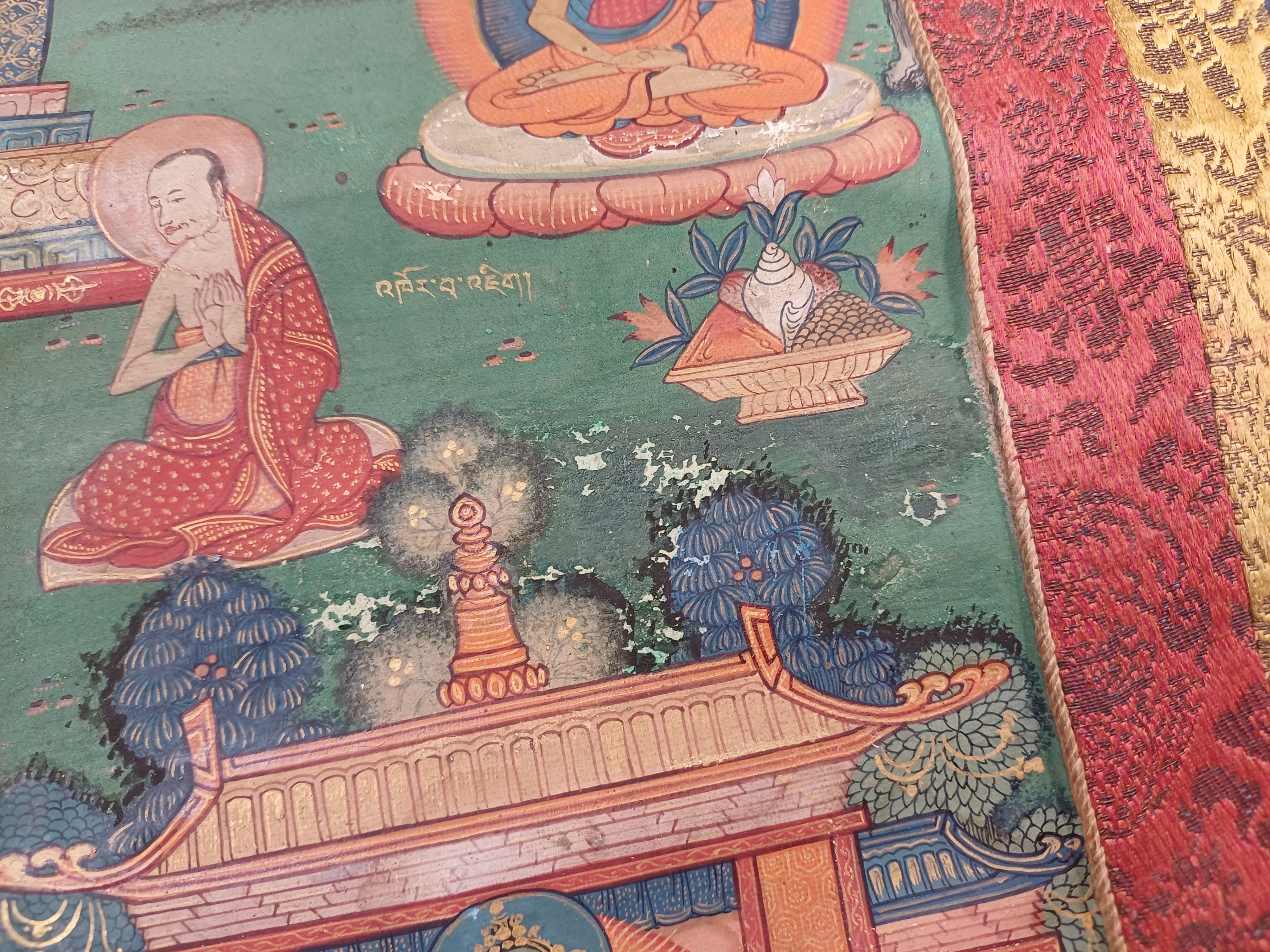 A TIBETAN PAINTED THANGKA OF BUDDHA SHAKYAMUNI 十八世紀 藏傳釋迦牟尼佛像唐卡 - Image 11 of 18