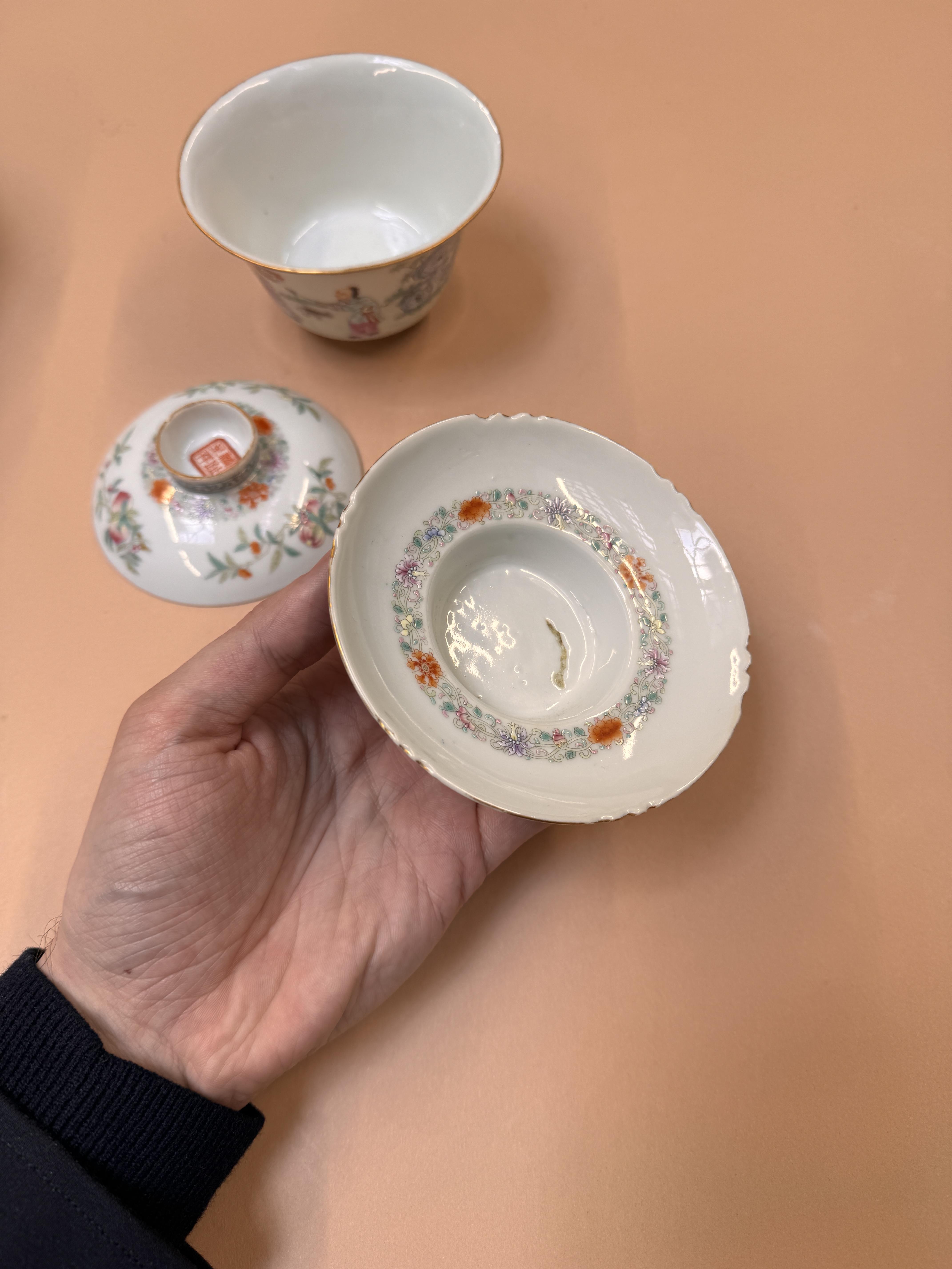 A PAIR OF CHINESE FAMILLE-ROSE CUPS, COVERS AND STANDS 民國時期 粉彩嬰戲圖蓋盌一對 《麟指呈祥》款 - Image 6 of 44